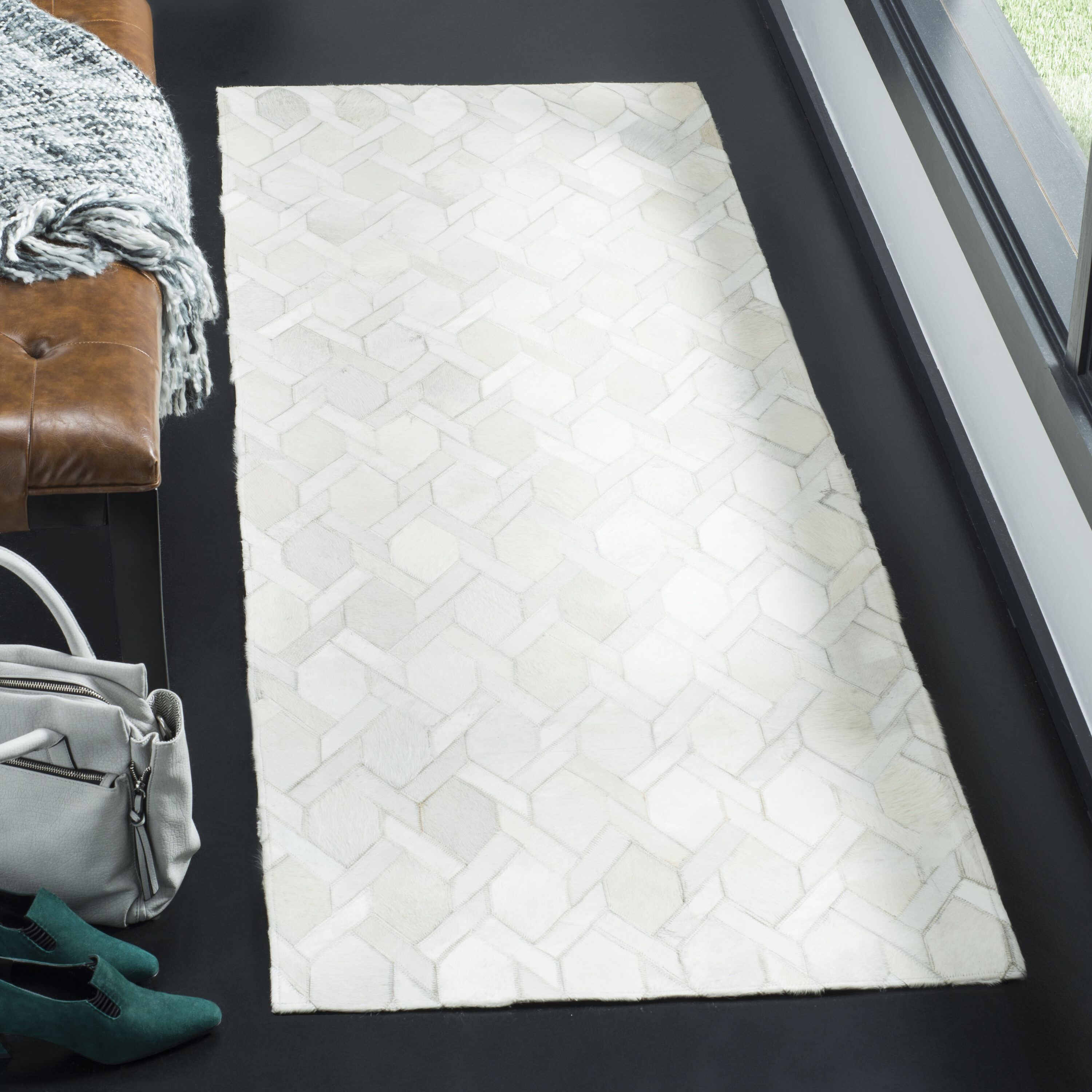  Studio Leather 663 Ivory Contemporary 2ft-3in x 7ft Runner Rug