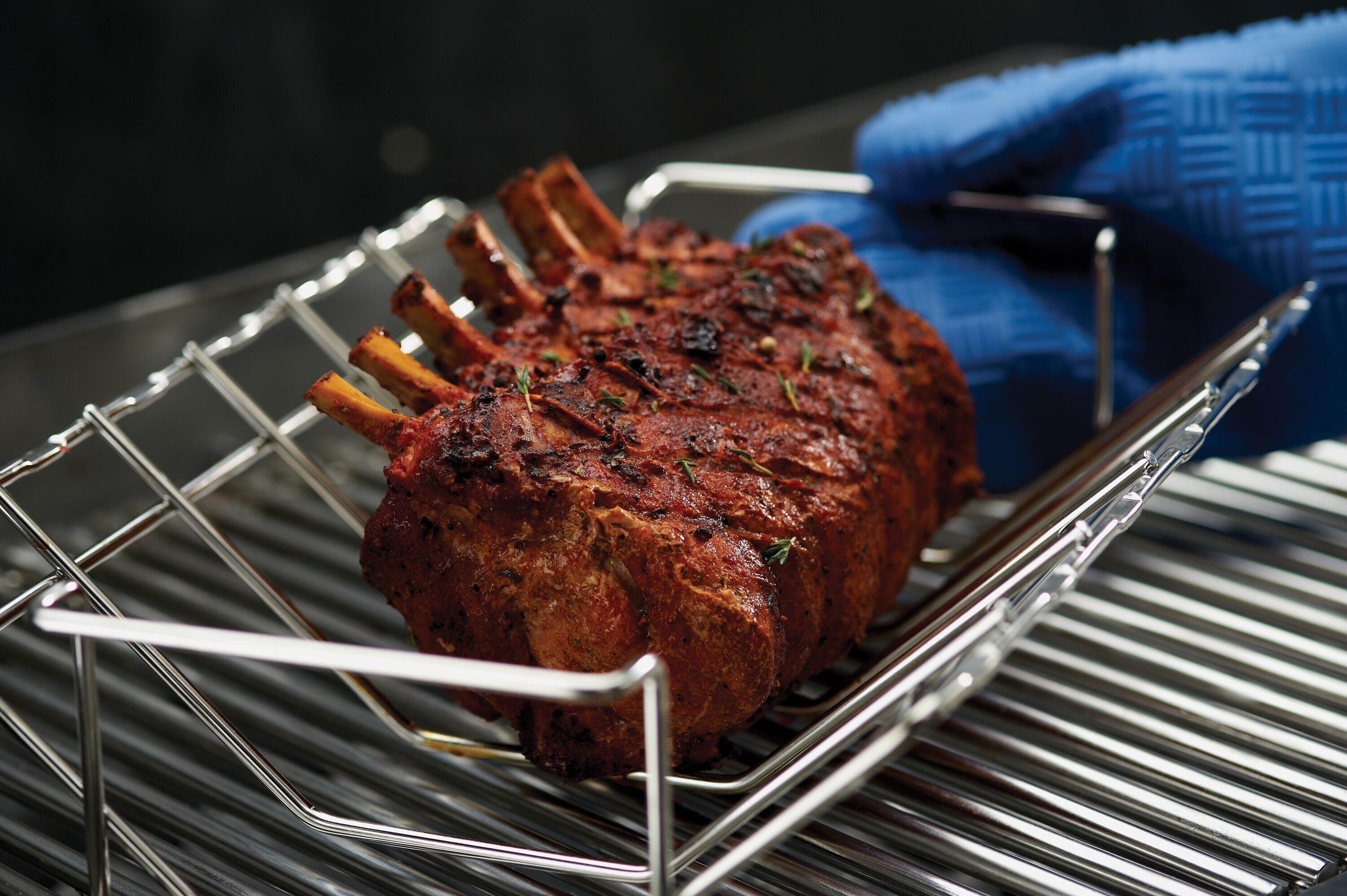 Broil King Porcelain-Enameled Cast-Iron Roaster/Rib Rack in the Grill  Cookware department at