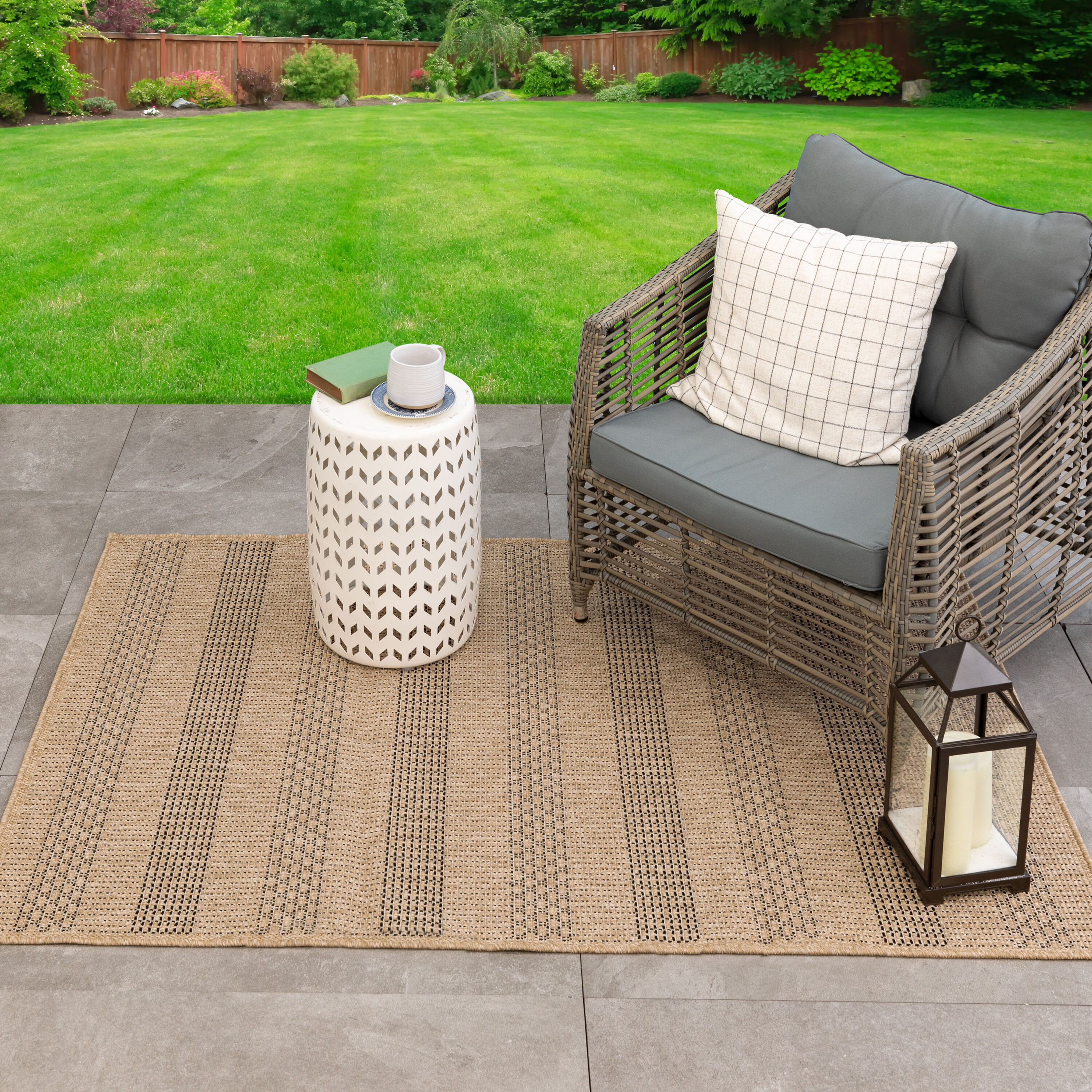 allen + roth with STAINMASTER R1346 101 047072 Natural Stripe 4 x 6 (ft) Loomed Polypropylene Natural Rectangular Outdoor Area rug