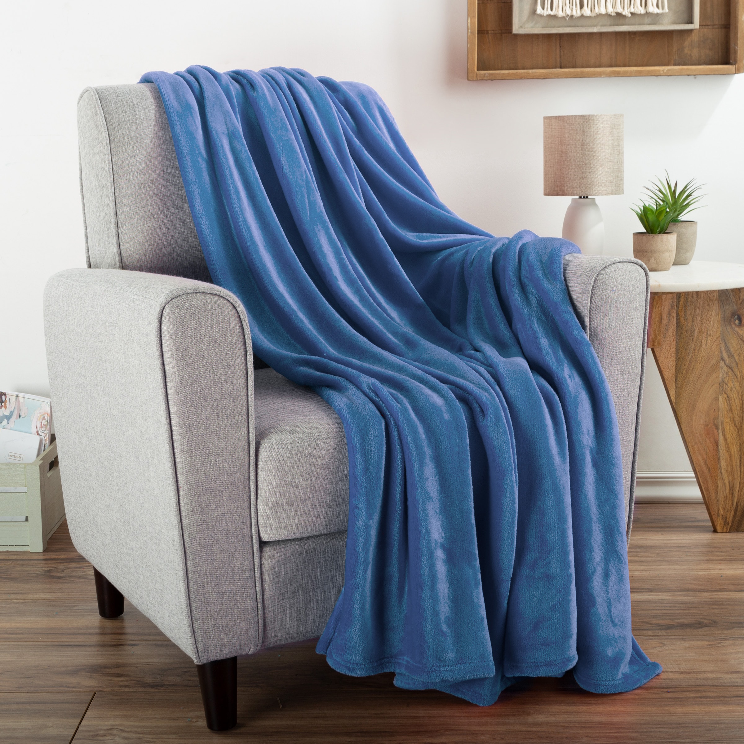 Hastings Home Blankets Infinity Blue 60-in x 70-in Throw in the ...