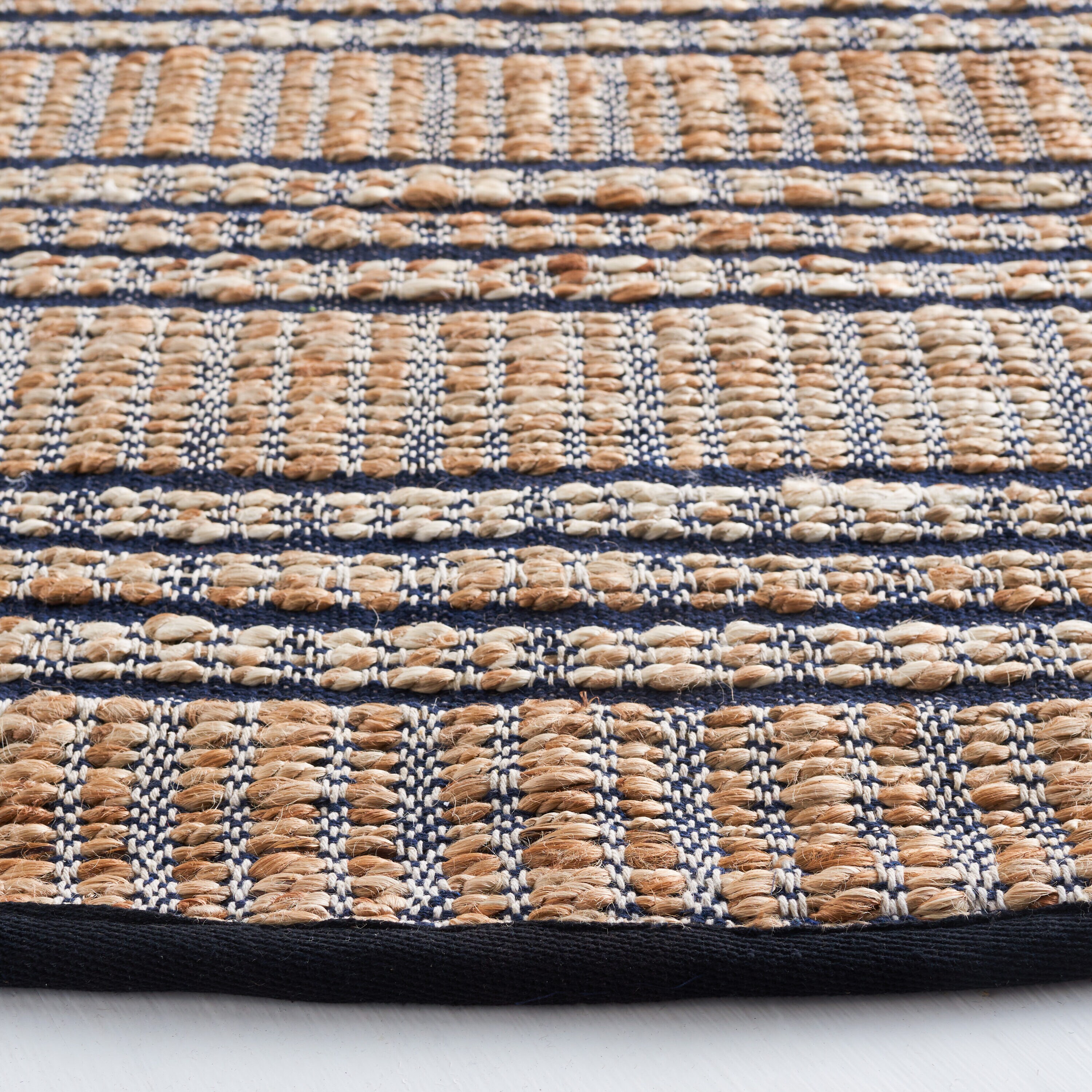 Safavieh NFB651N-7R rugs - View #3