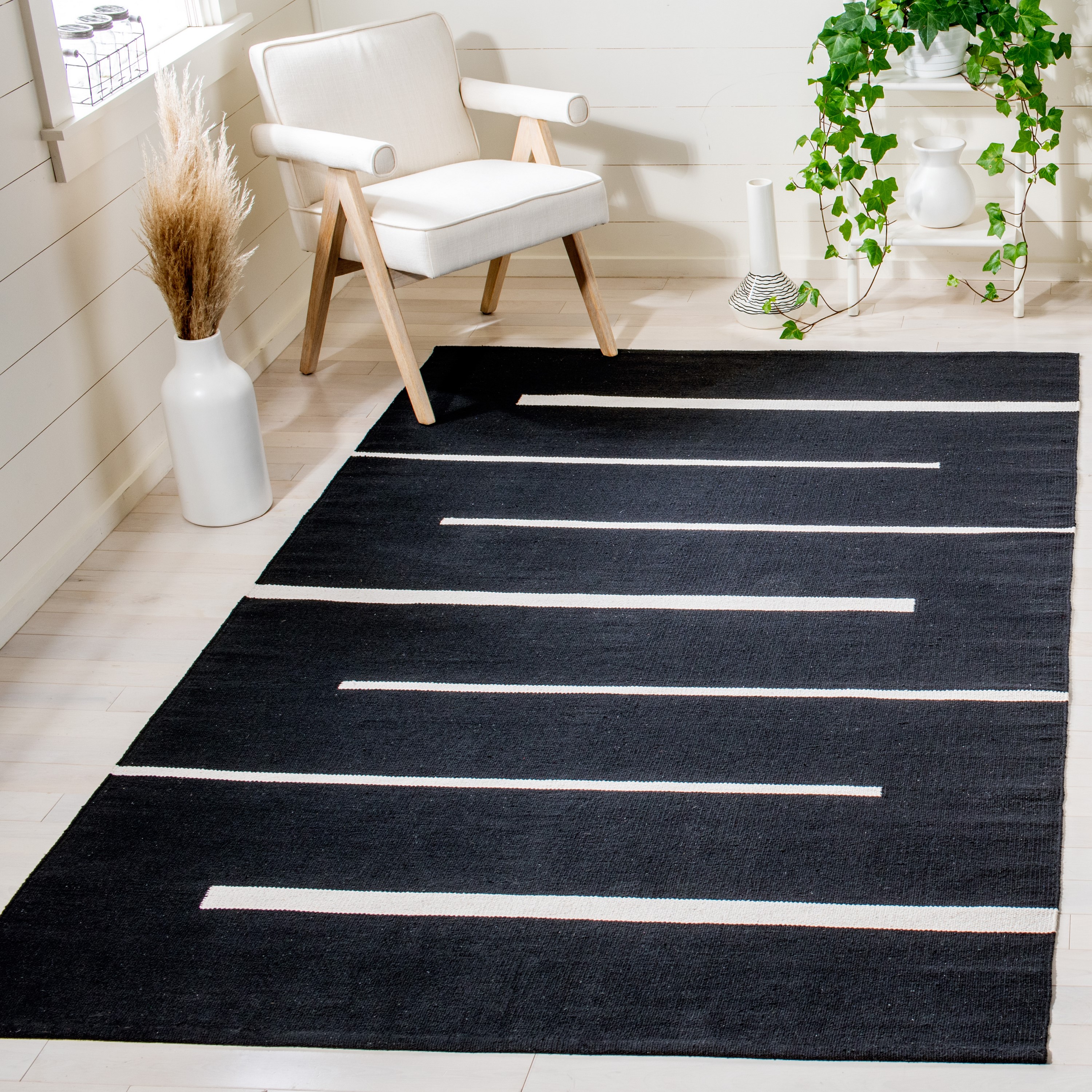 Safavieh MTK311Z-3 Montauk Odoarda 3 x 5 (ft) Cotton Black/Ivory Rectangular Indoor Abstract Bohemian/Eclectic Throw rug
