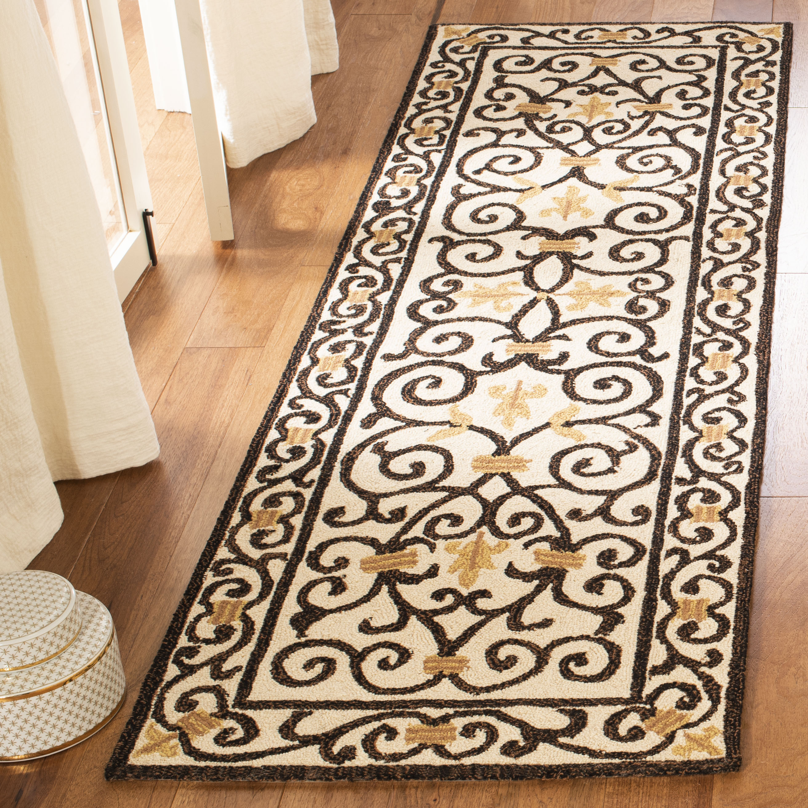 Safavieh HK11H-26 Chelsea Iron Gate 3 x 6 (ft) Tufted Wool Ivory/Dark Brown Rectangular Indoor Abstract Farmhouse/Cottage Runner rug
