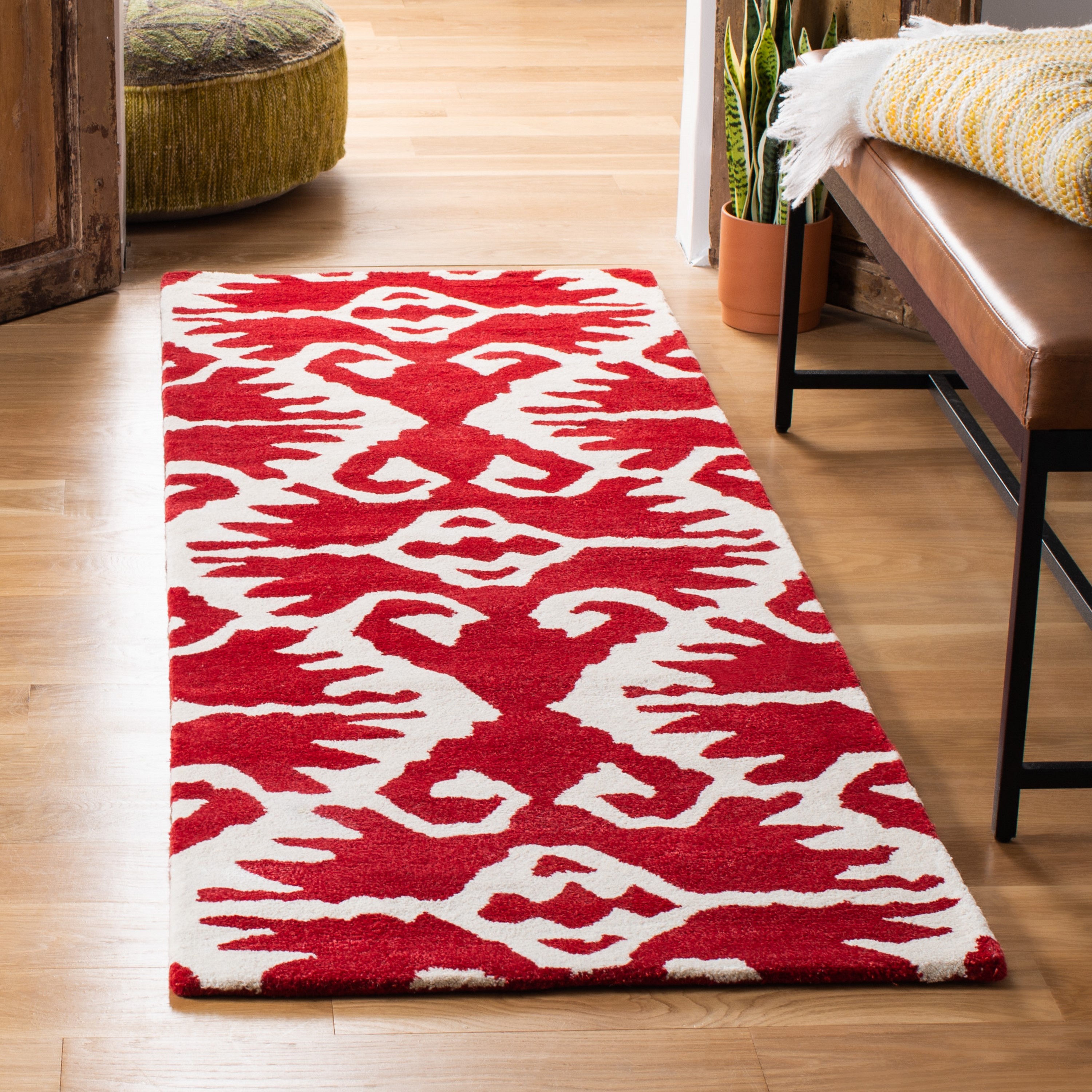 Safavieh WYD323R-29 Wyndham Ince 2 x 9 (ft) Tufted Wool Red/Ivory Rectangular Indoor Ikat Bohemian/Eclectic Runner rug