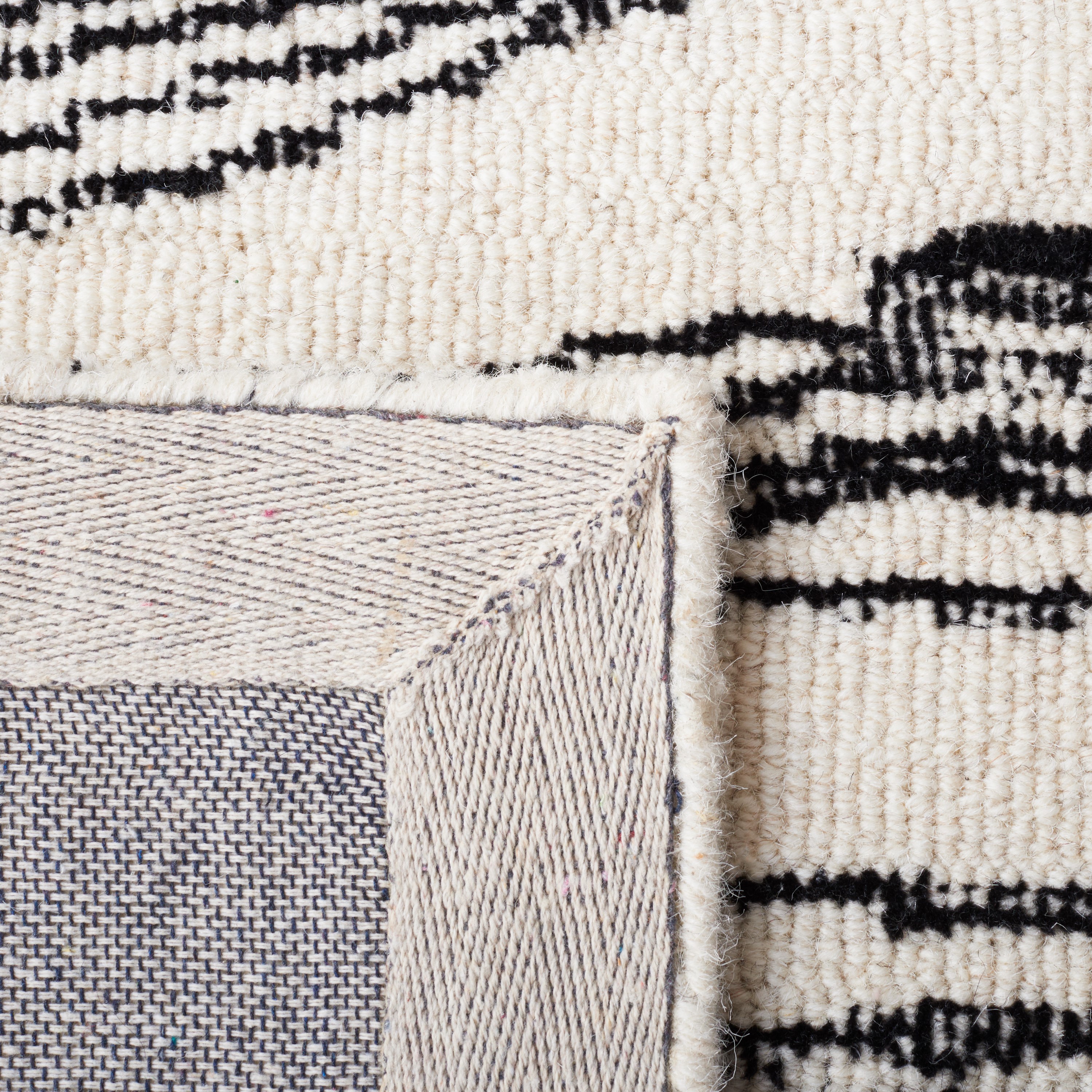 Safavieh MET995Z-6SQ rugs - View #7