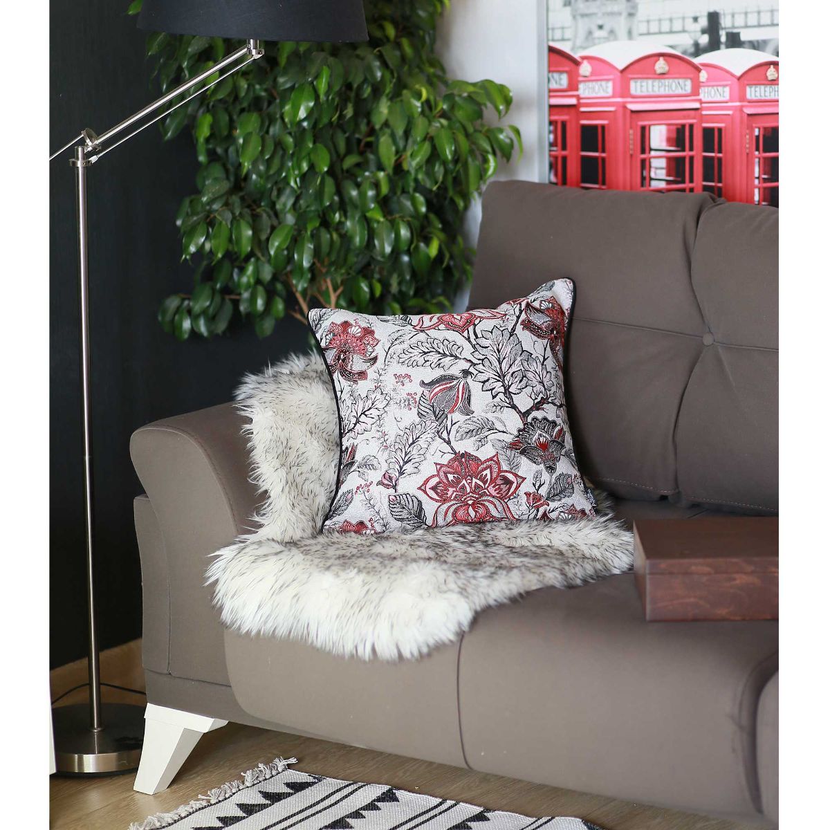 HomeRoots 355641 Josephine 17-in x 17-in Red and beige Square Indoor Decorative Cover