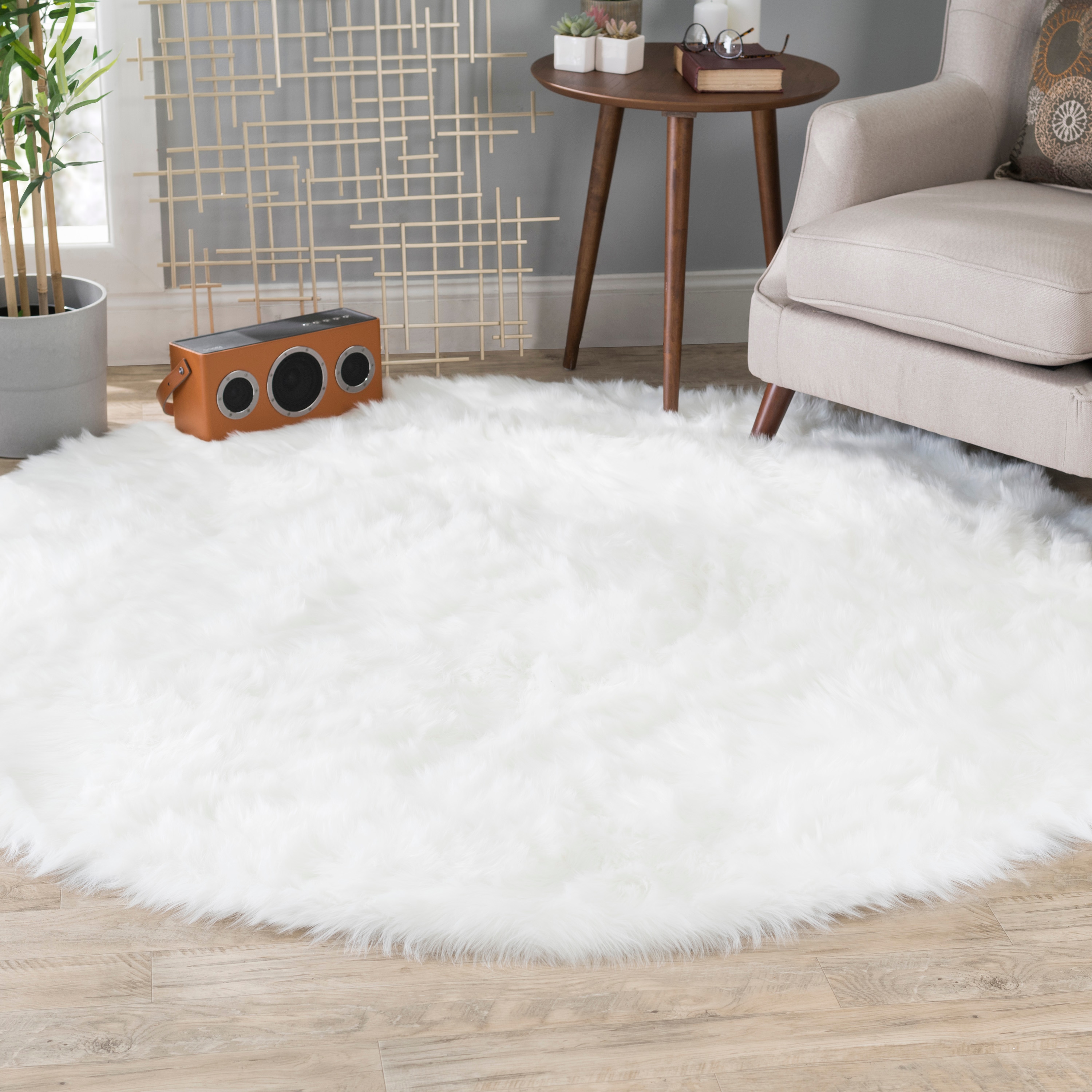 Walk on Me 6 x 6 Shag Faux Fur White Round Indoor Solid Washable Area Rug  in the Rugs department at Lowes.com