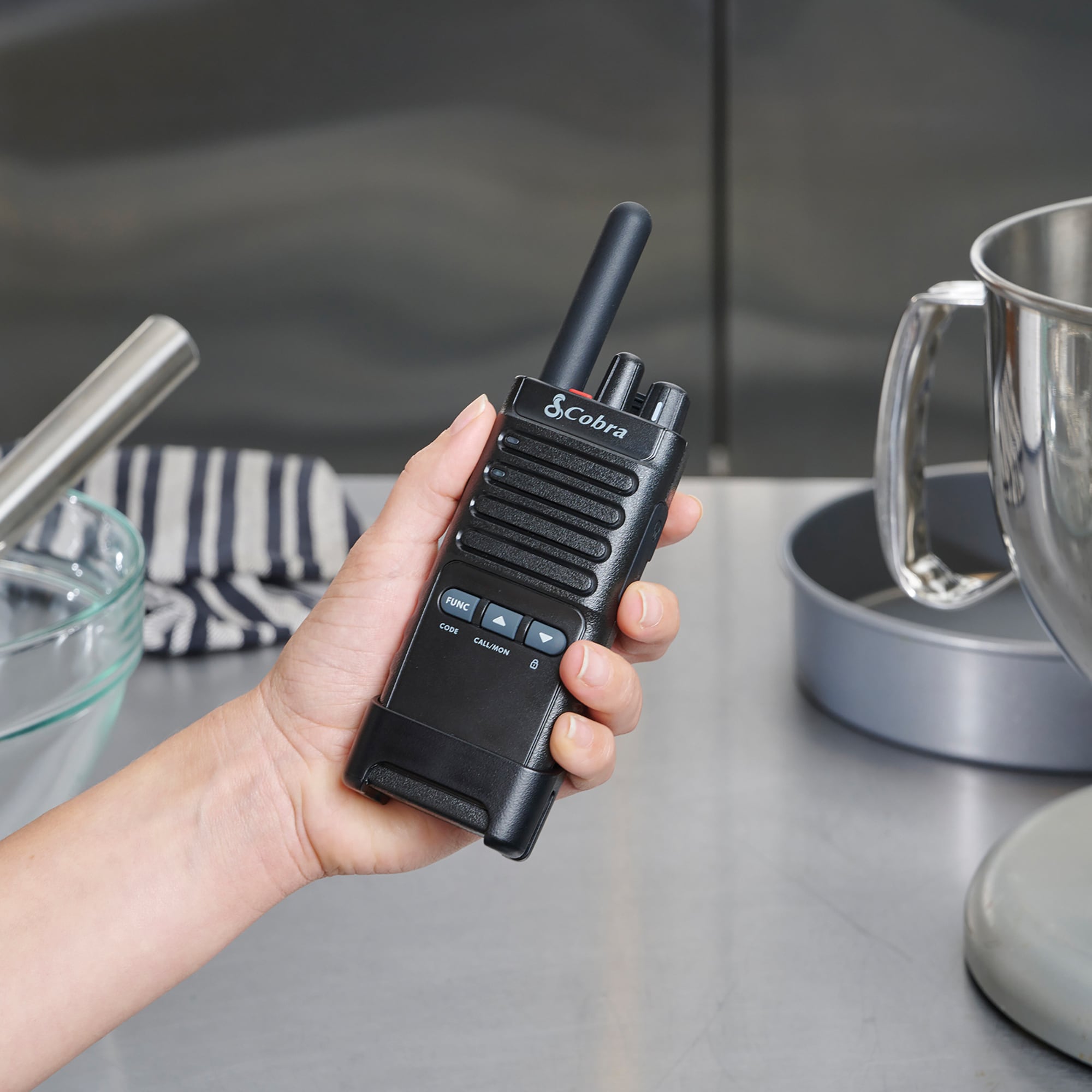 Cobra CBRPX650 Walkie-Talkies - View #6
