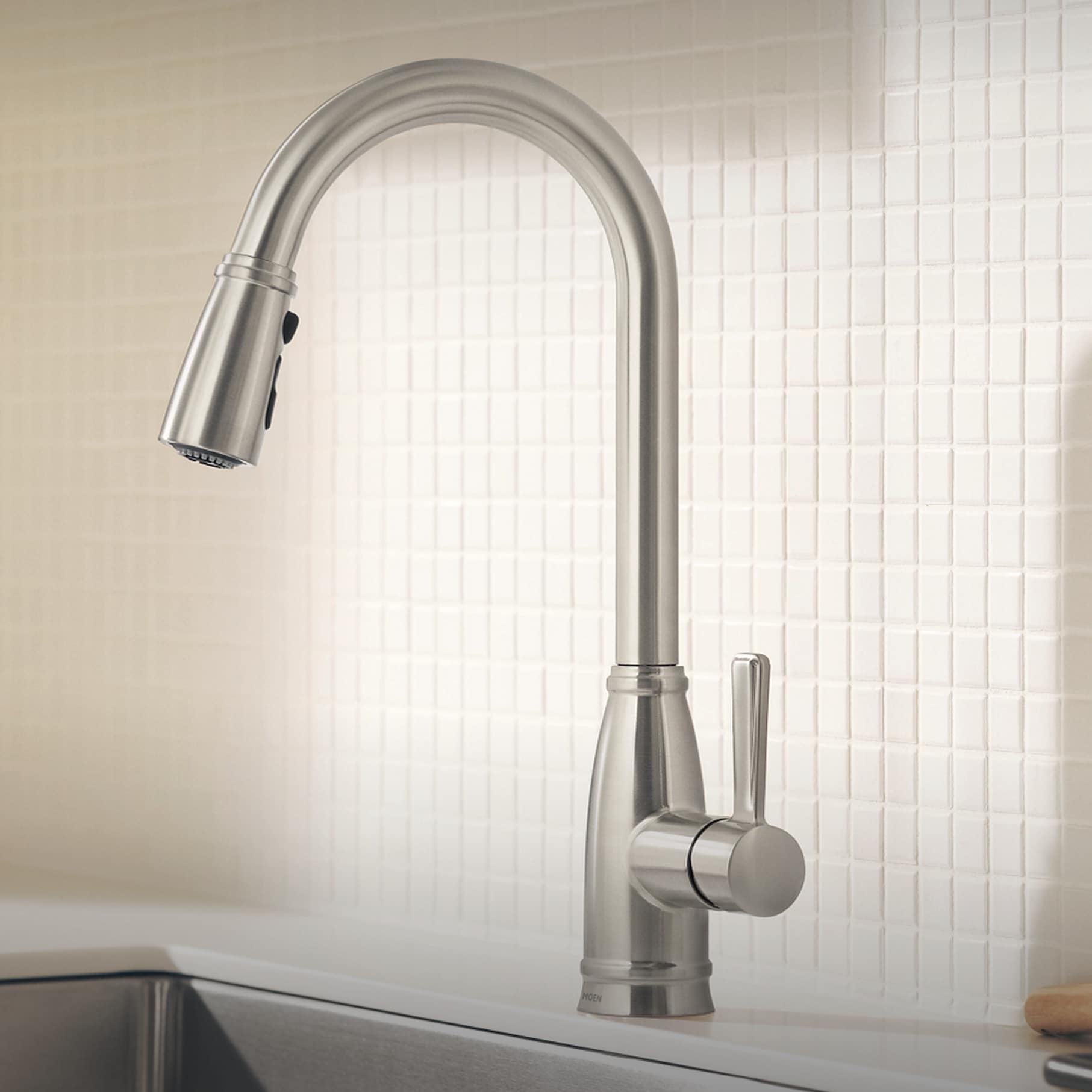 Lilibeth Spot Resist Stainless Single Handle Deck-mount Pull-down Kitchen Faucet with Sprayer (Includes Deck Plate)