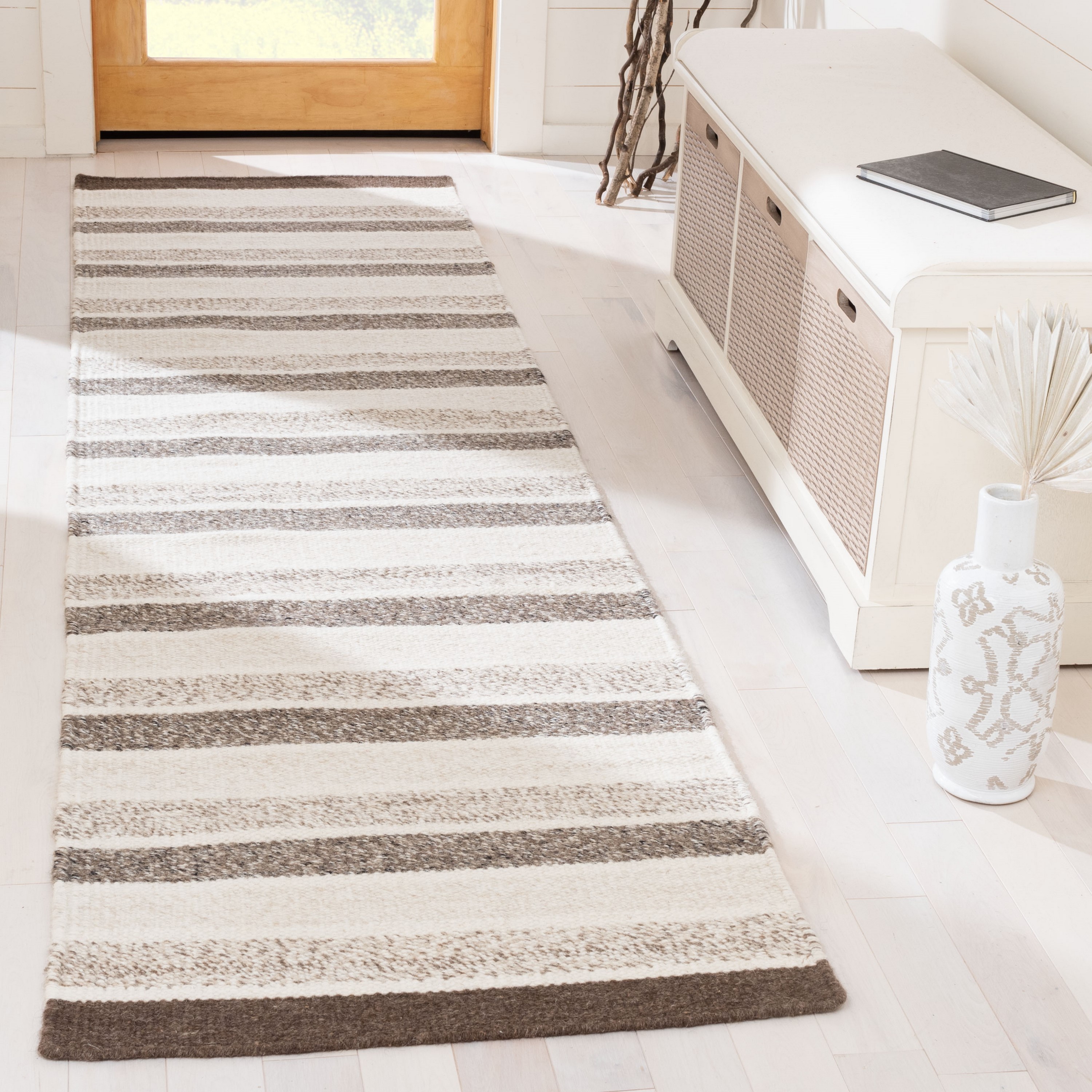 Safavieh KLM151B-29 Kilim Ilsegret 2 x 9 (ft) Wool Ivory/Brown Rectangular Indoor Stripe French Country Runner rug