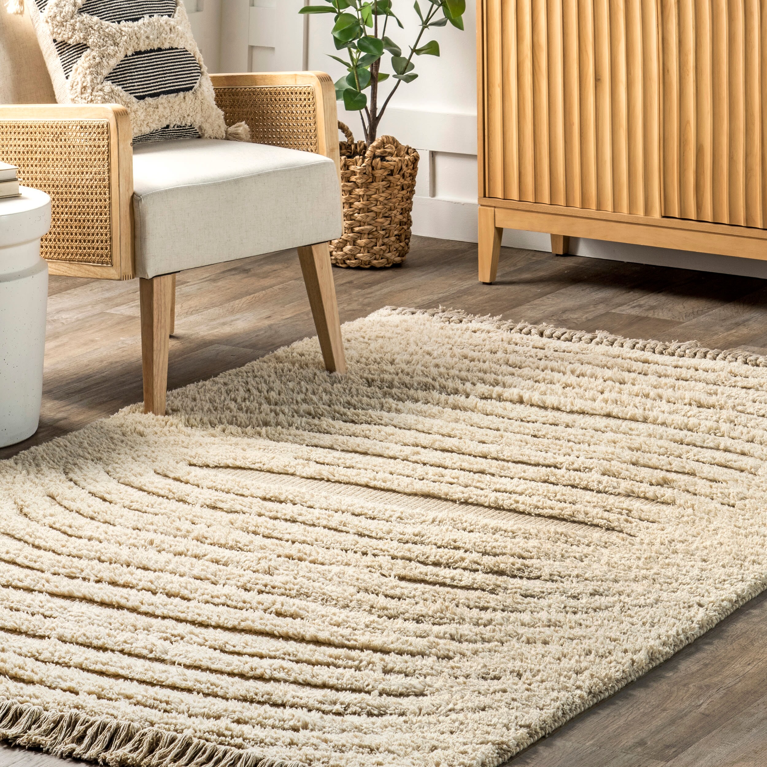 Ivory Whisper Round Hand-Tufted Wool & Cotton Shag Rug