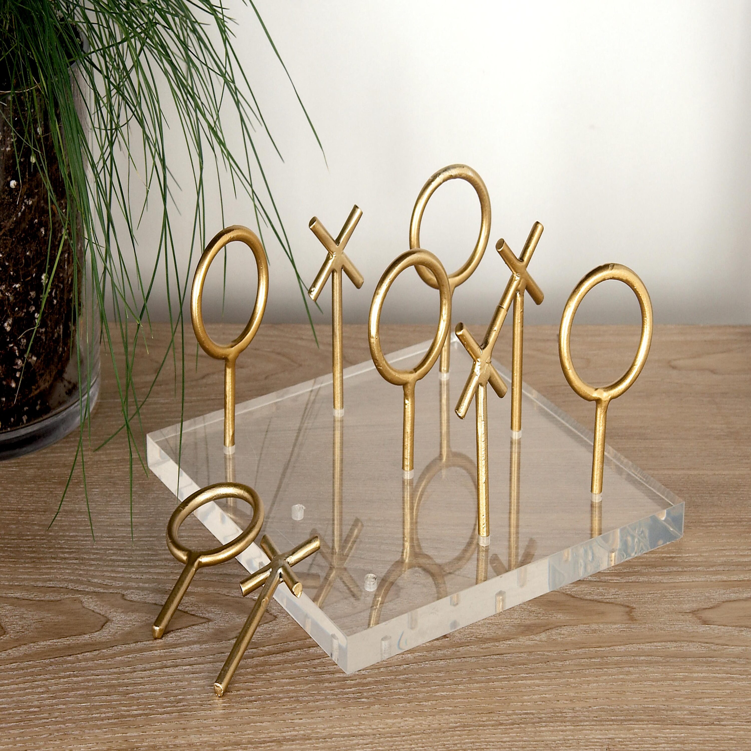 CosmoLiving by Cosmopolitan 56988 White Resin Glam Sculpture