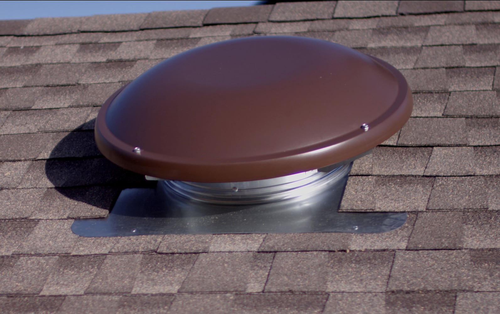 Master Flow 1000-CFM Brown Galvanized Steel Electric Power Roof Vent in ...