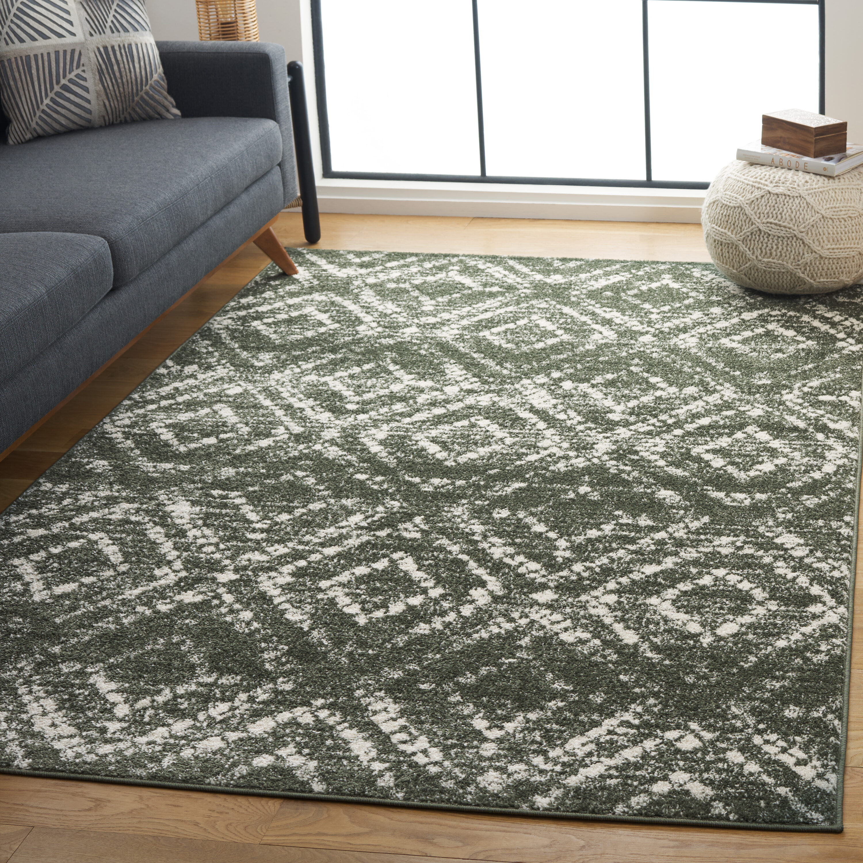 Adirondack  131E Dark Green/Ivory 4ft x 6ft Small Rectangle Rug
