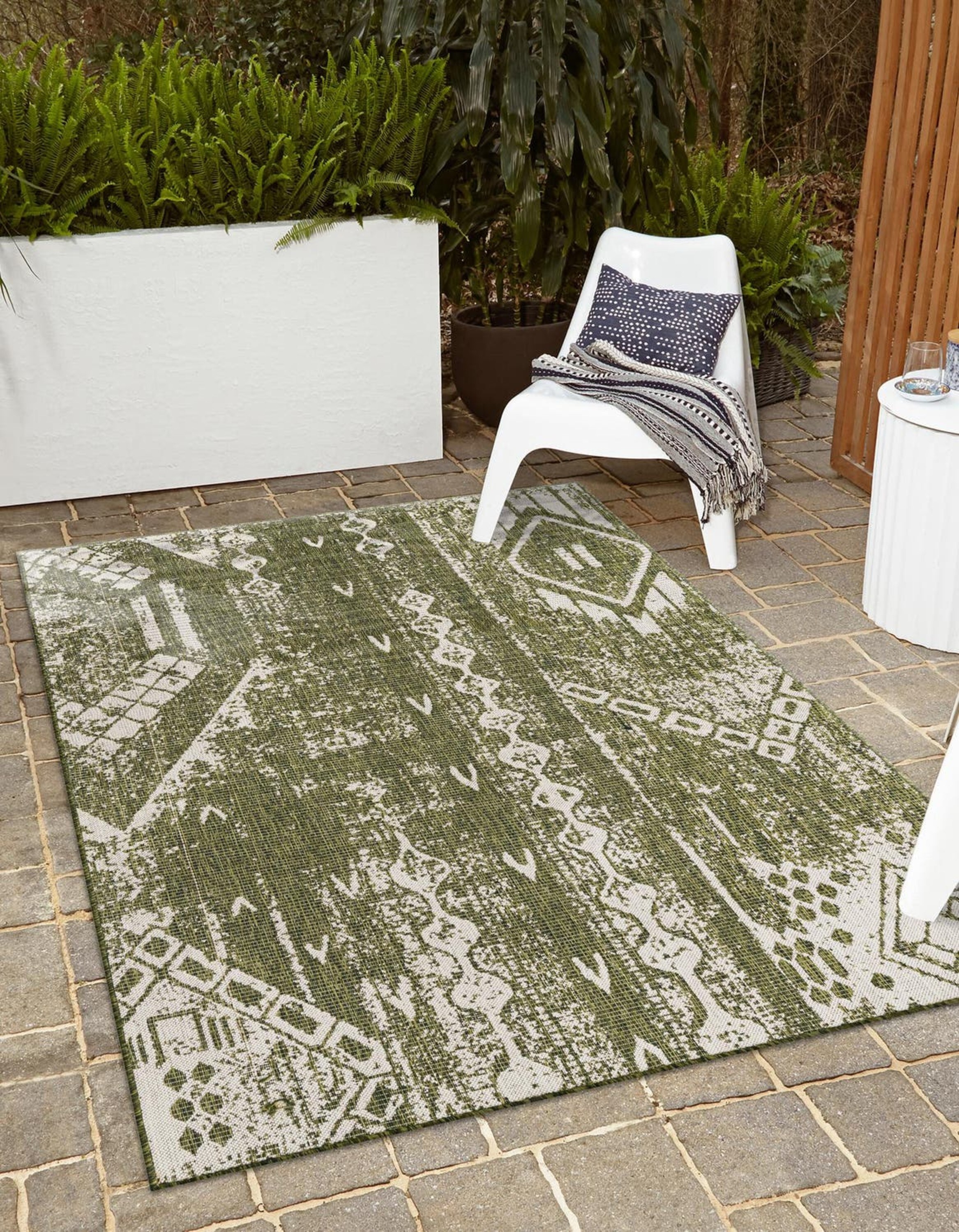 Unique Loom 3180903 Outdoor Bohemian 6 x 9 (ft) Loomed Polypropylene Green Rectangular Indoor/Outdoor Abstract Area rug