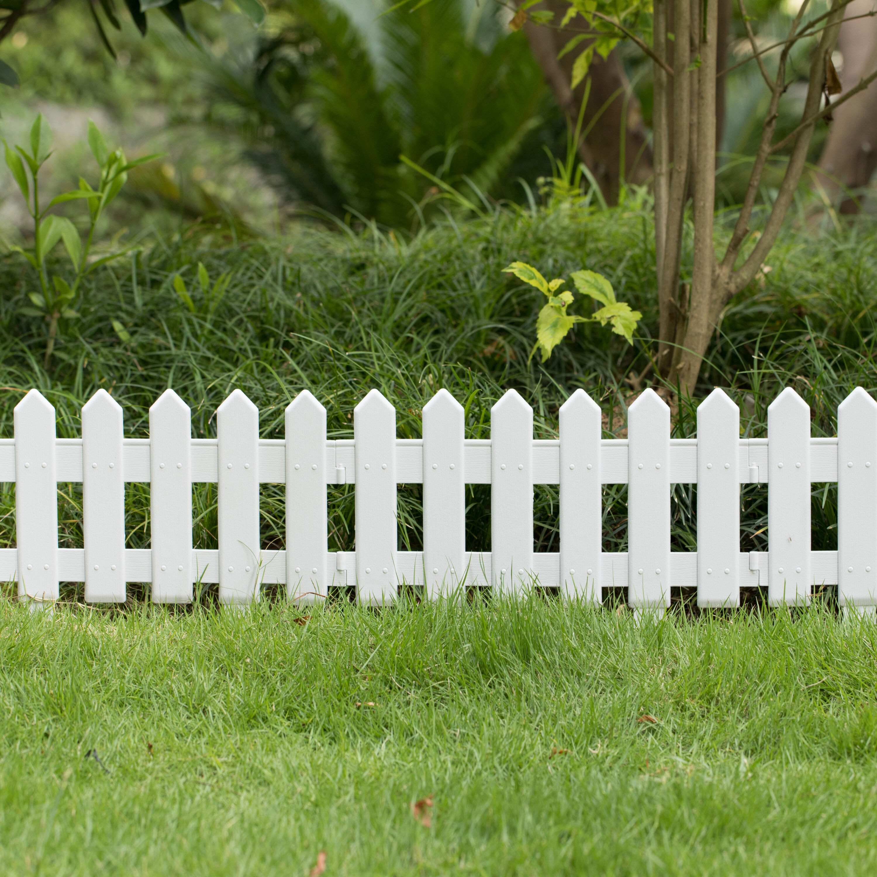 Gardenised Lawn Picket Fence in the Garden Fencing department at Lowes.com