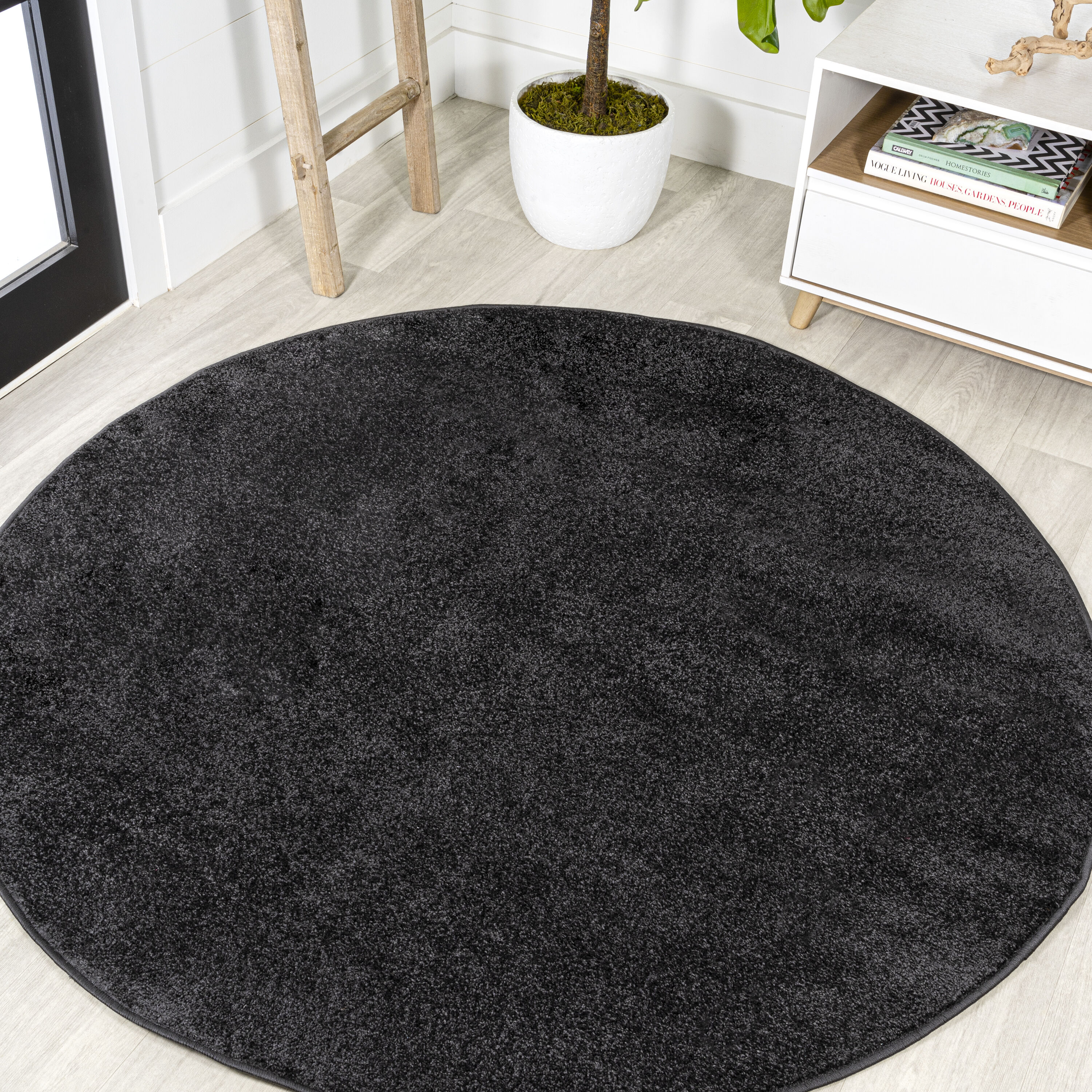 JONATHAN  Y SEU100I-5R SUPERSOFT Haze Solid Low-Pile 5 x 5 (ft) Loomed Polypropylene Black Round Indoor Solid Farmhouse/Cottage Area rug