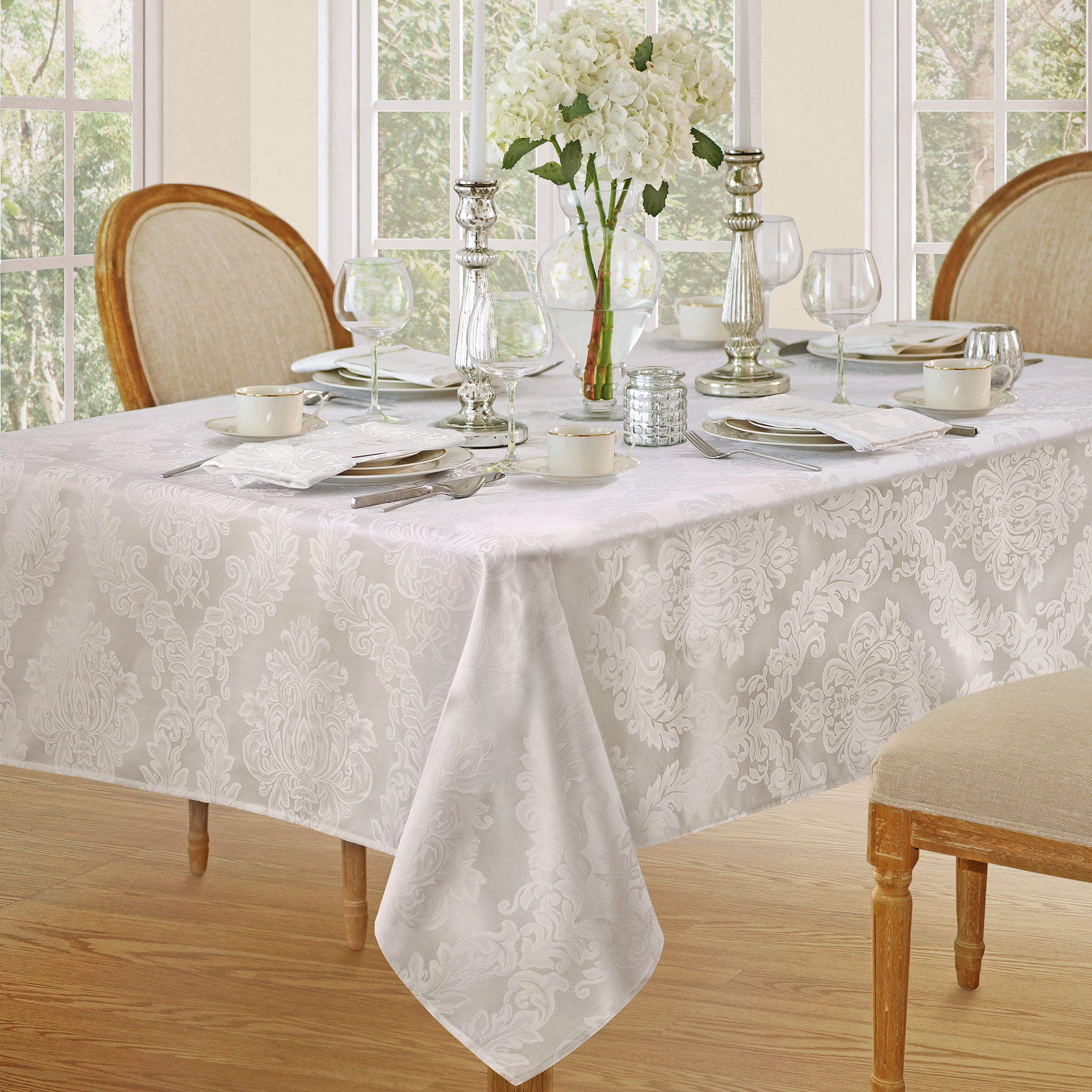 5 Foot White Table Cover