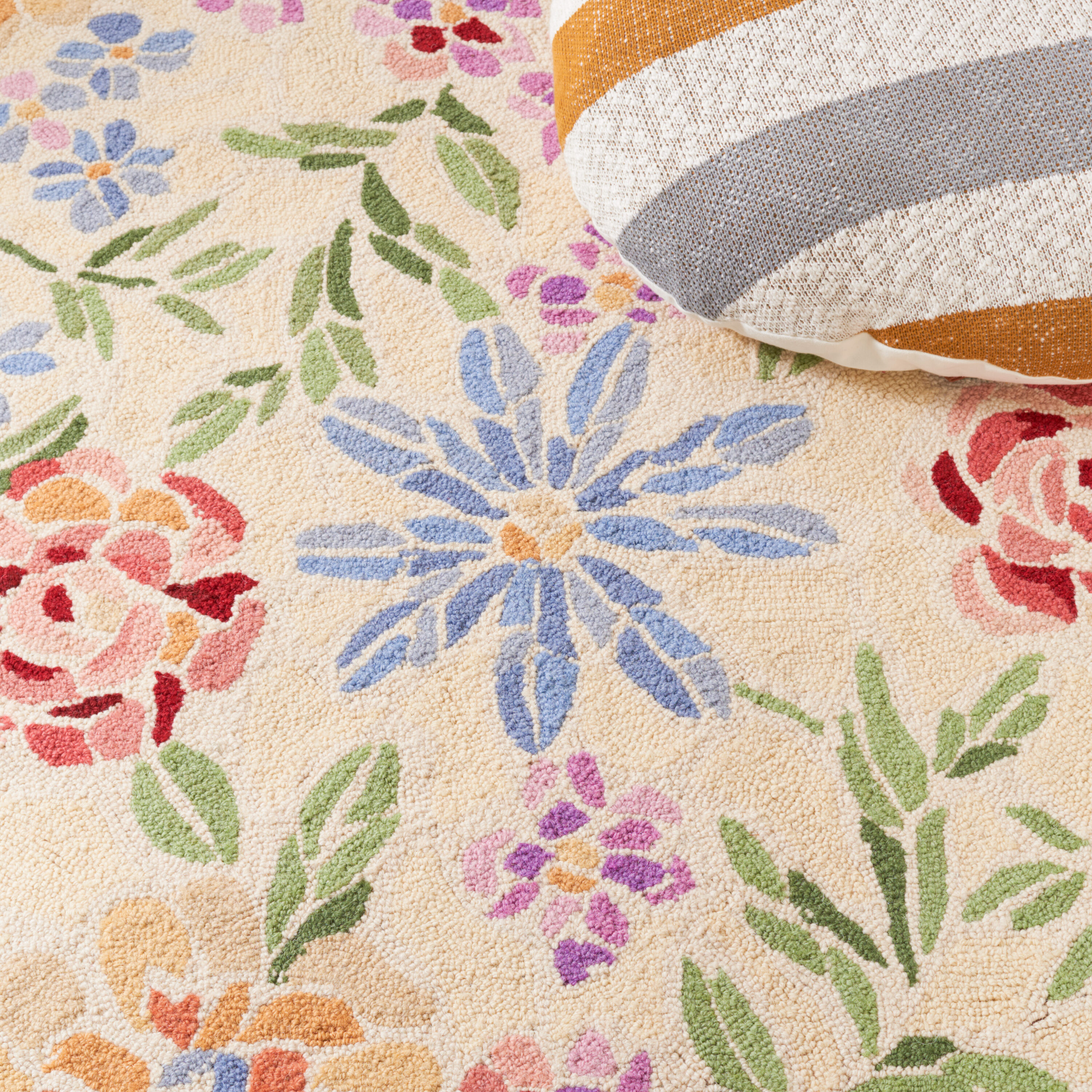 Safavieh HK214A-4R rugs - View #7