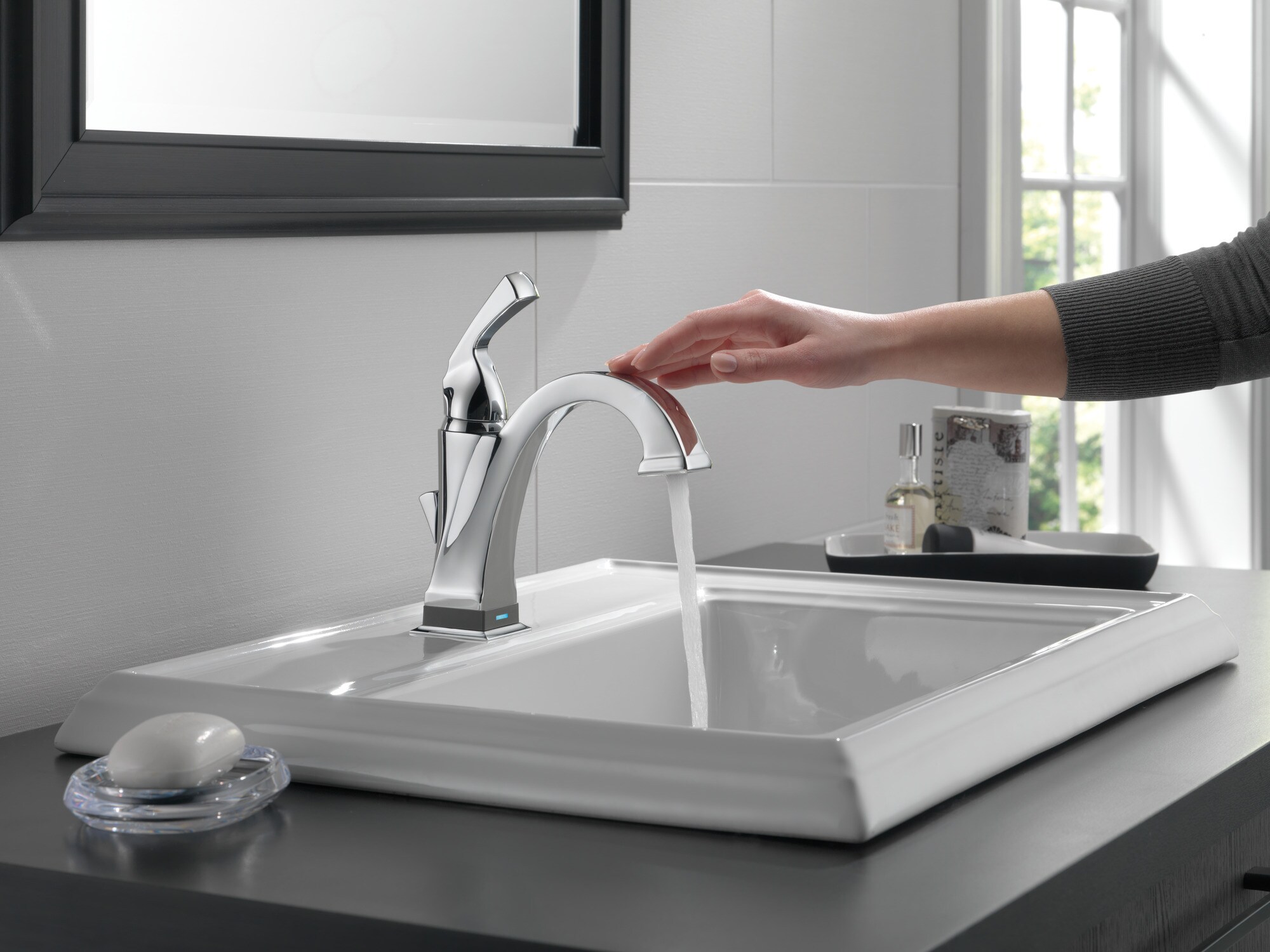 Modern Chrome Single Hole Touchless Bathroom Faucet