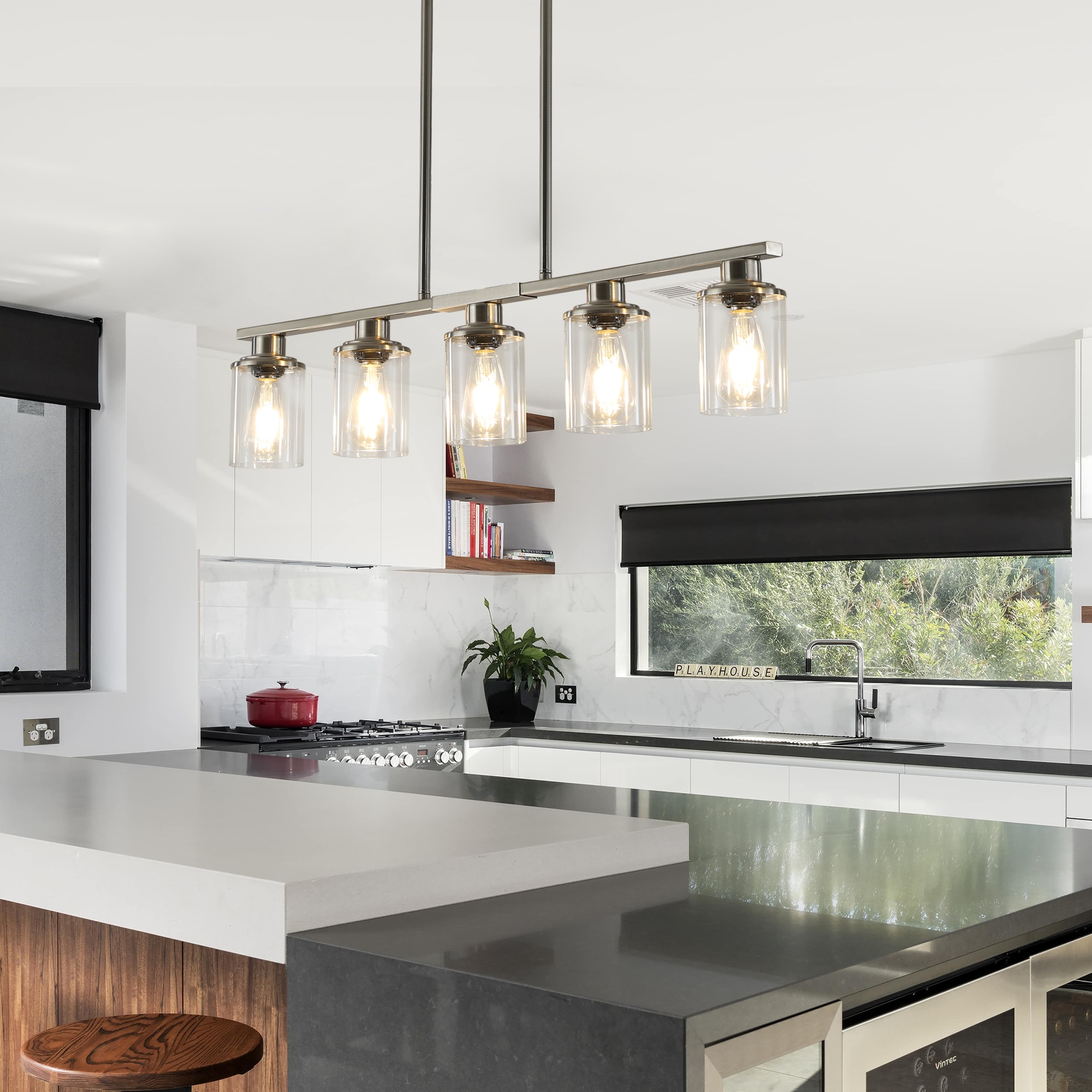 Medunjess Medunjess 5 -Light Black Outdoor Plug-in/Hardwired LED Metal Chandelier