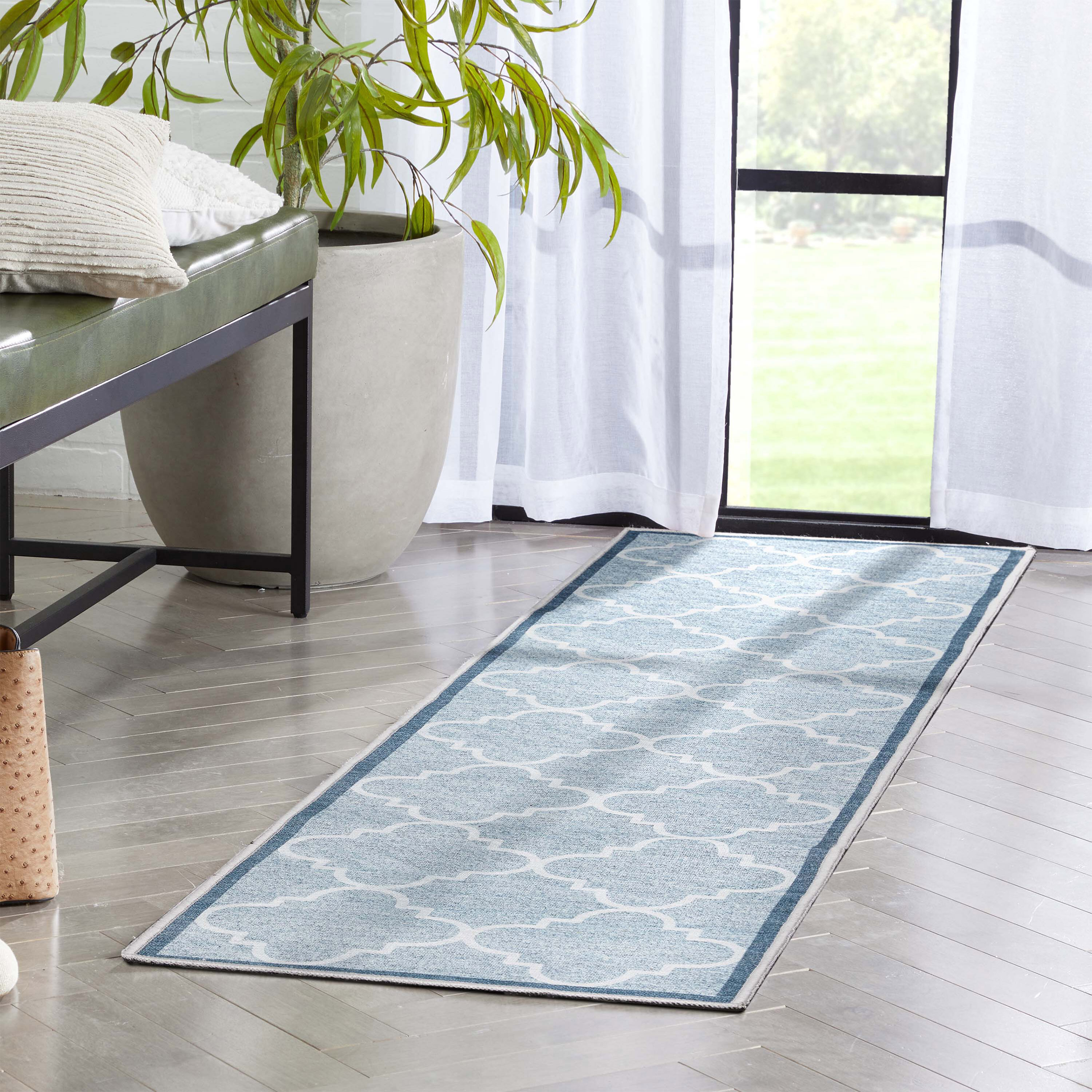 Gray and White Synthetic Trellis 2' x 7' Runner Rug