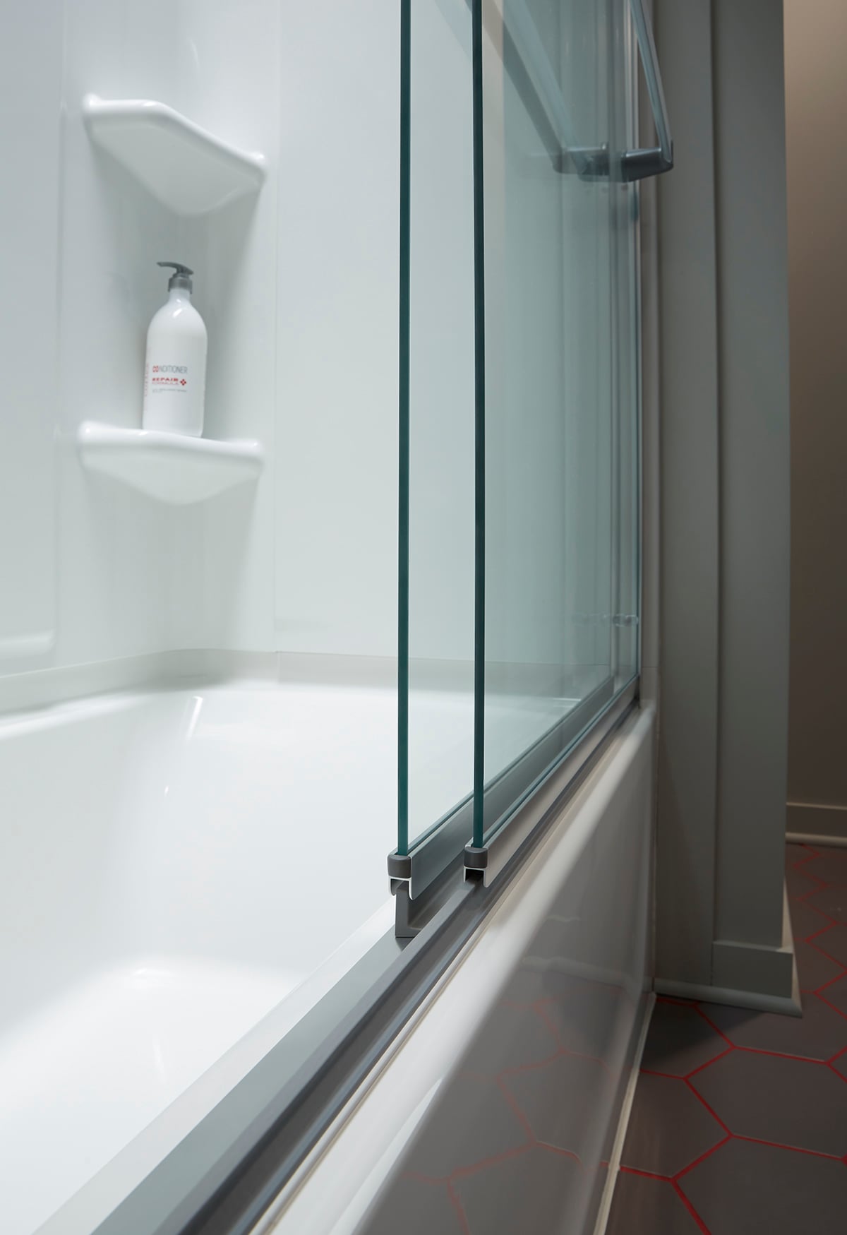 Sterling Meritor 54-in to 60-in x 55.125-in Frameless Sliding Silver  Standard Bathtub Door