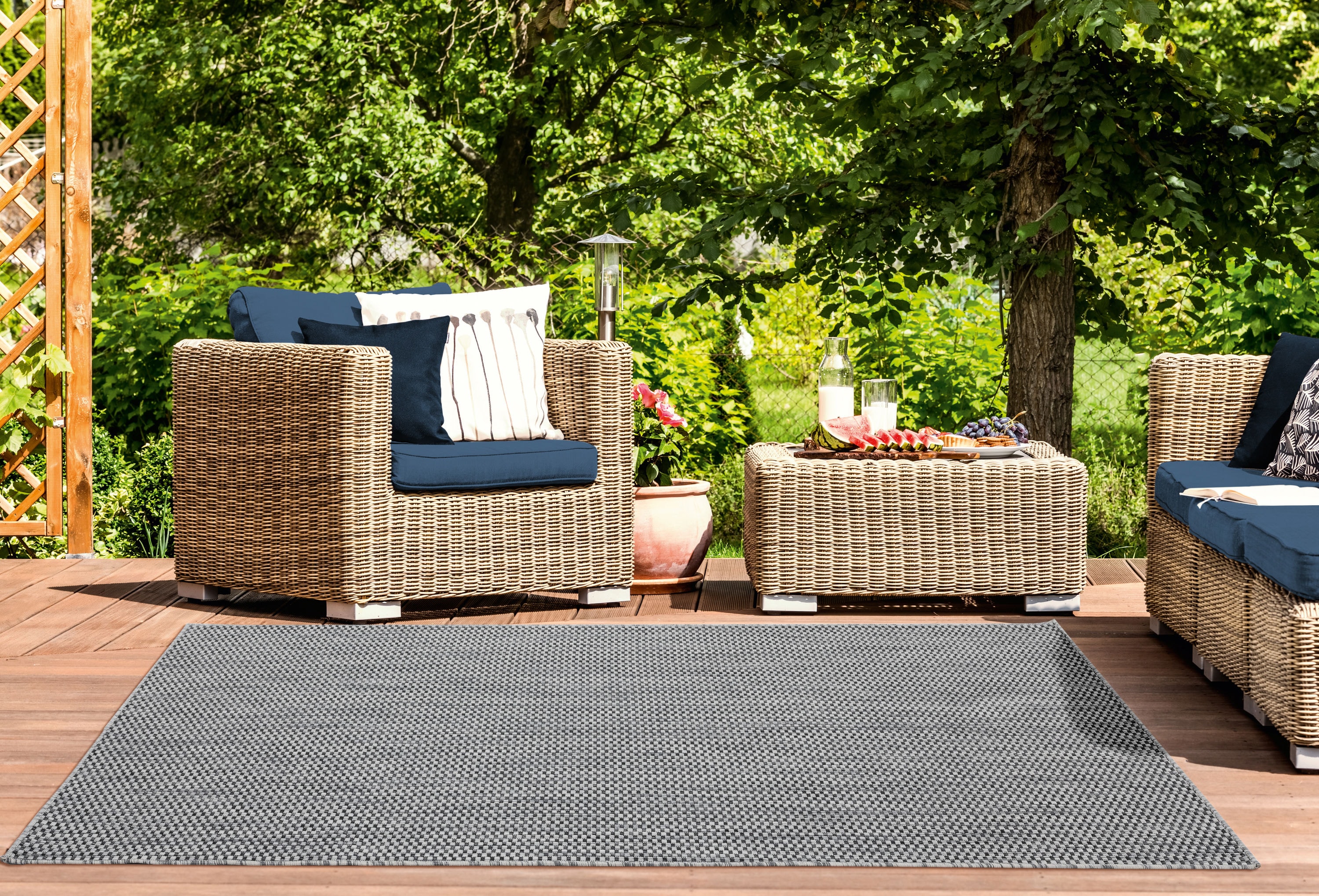 United Weavers Of America 3900 10570 69 Augusta 5 x 8 (ft) Polypropylene Black Rectangular Indoor Geometric Area rug