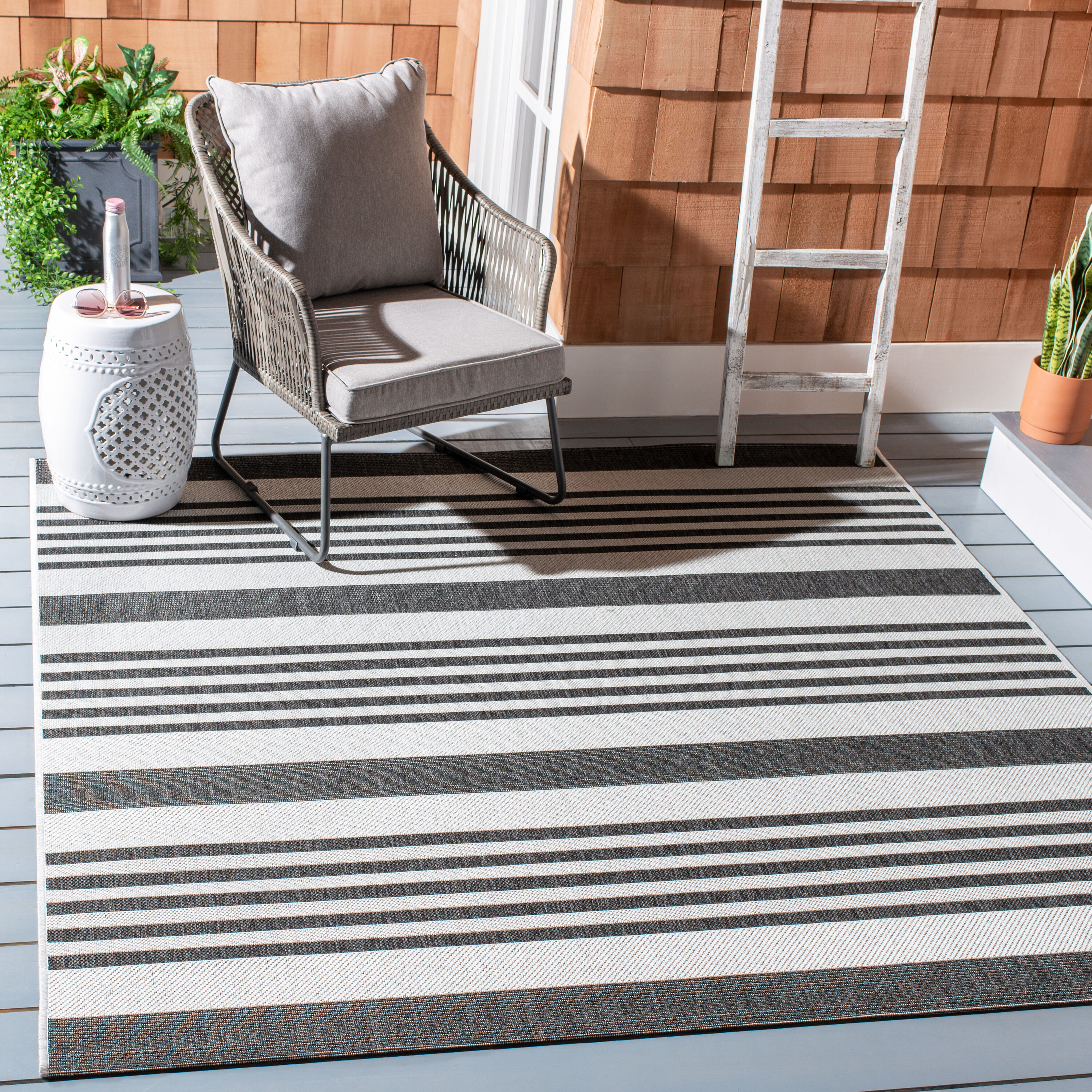 Safavieh BHS222F-4SQ Beach House Cora 4 x 4 (ft) Loomed Polypropylene Light Gray/Charcoal Square Indoor/Outdoor Stripe Farmhouse/Cottage Area rug