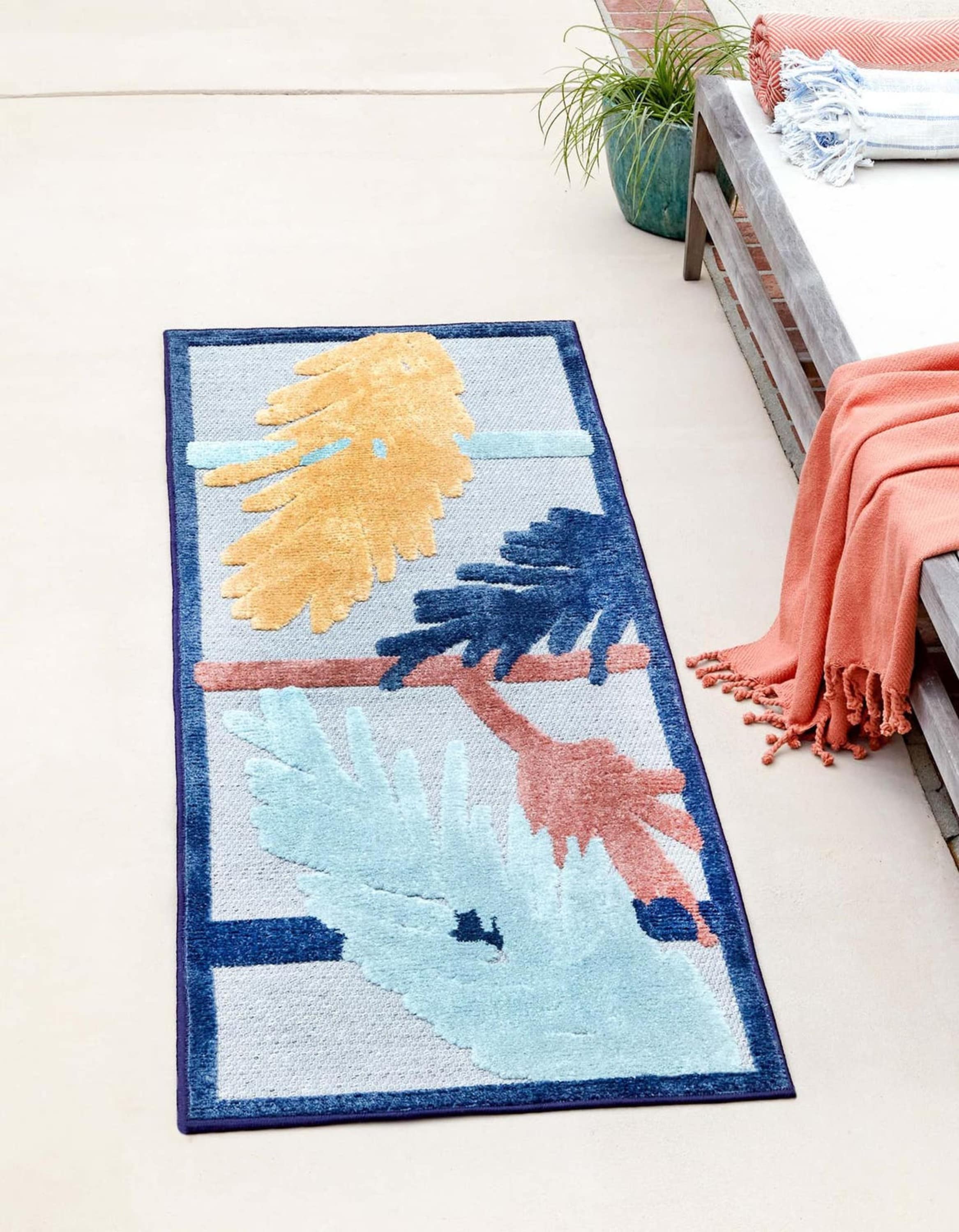 Unique Loom 3171310 Belize Outdoor 2 x 6 (ft) Loomed Polypropylene Gray Rectangular Indoor/Outdoor Floral/Botanical Runner rug