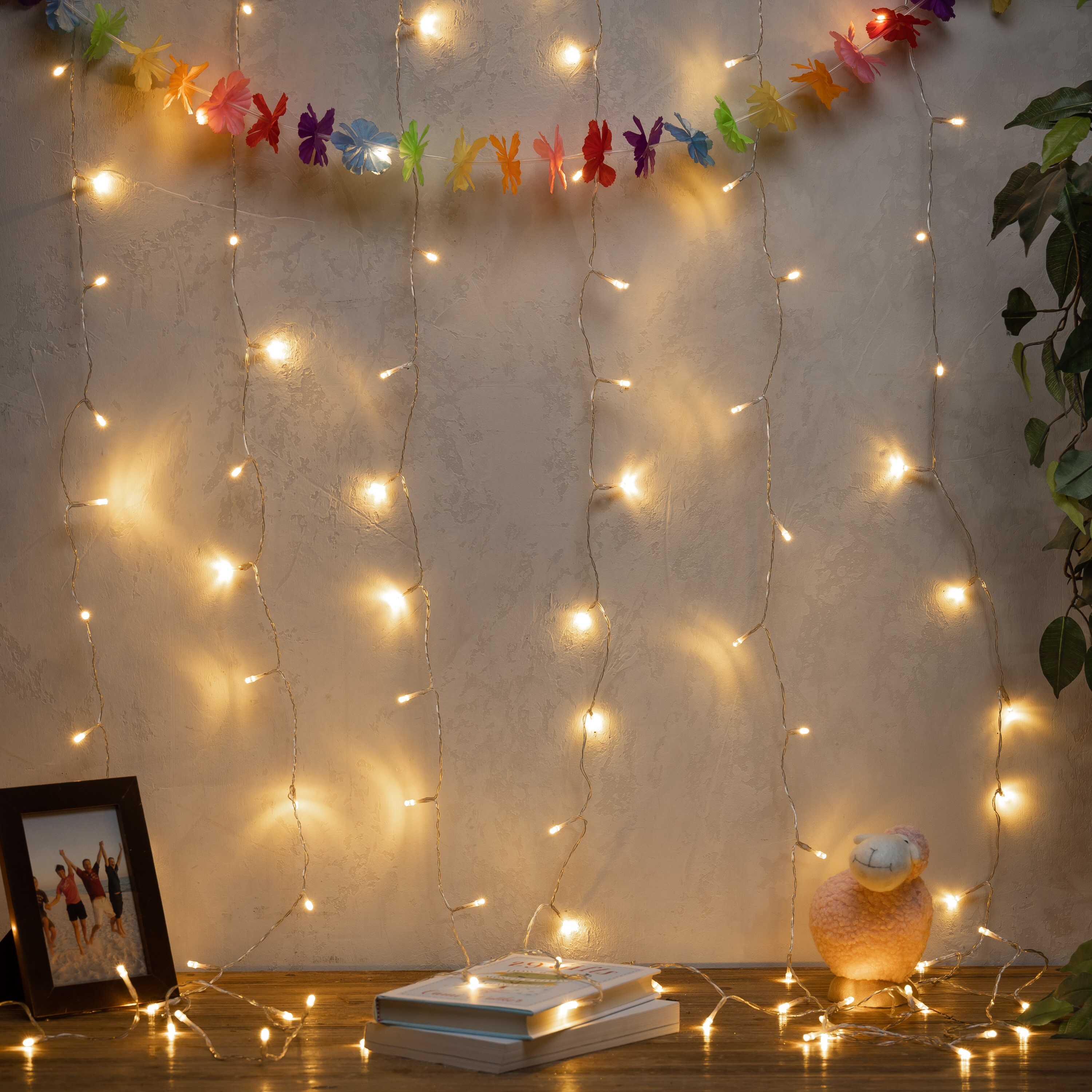 Gerson International 9-ft Plug in Clear Indoor String Light with 108 Warm white -Light Micro Bulbs