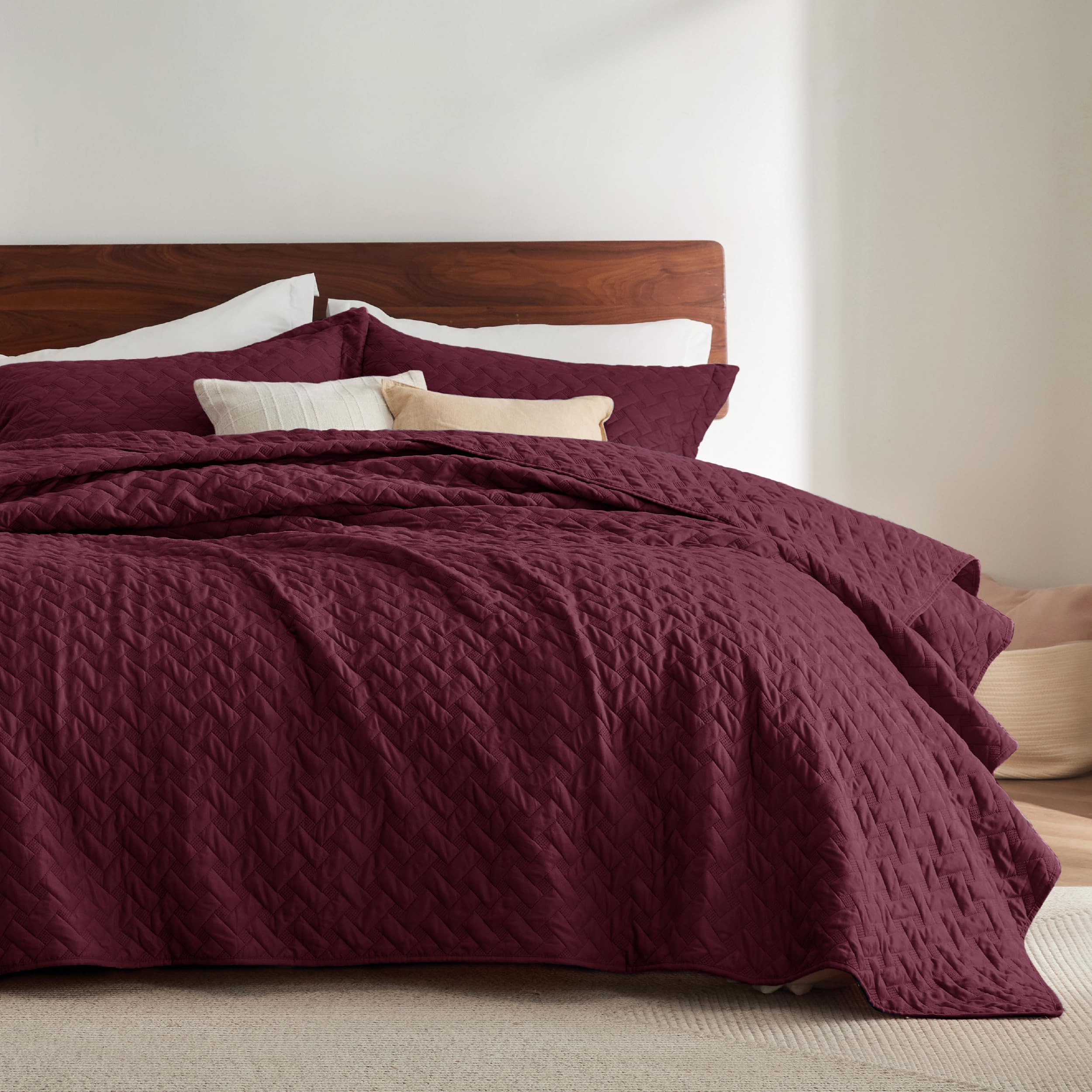 Bedsure 106x96 King 3-Piece Red Basket Weave Quilt Set Solid