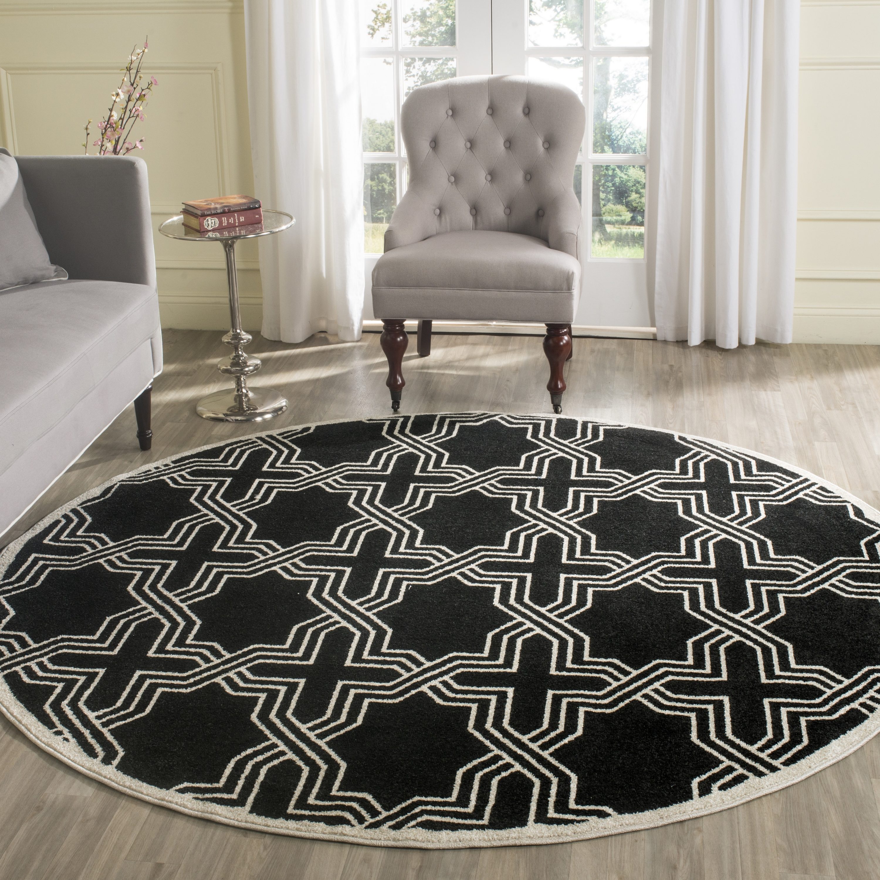 Reversible Anthracite & Ivory Synthetic 7' Round Rug