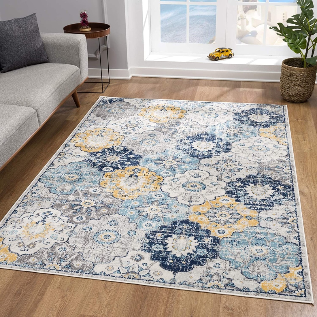 Homeroots 7 ft. Round Blue Bordered Motif Area Rug