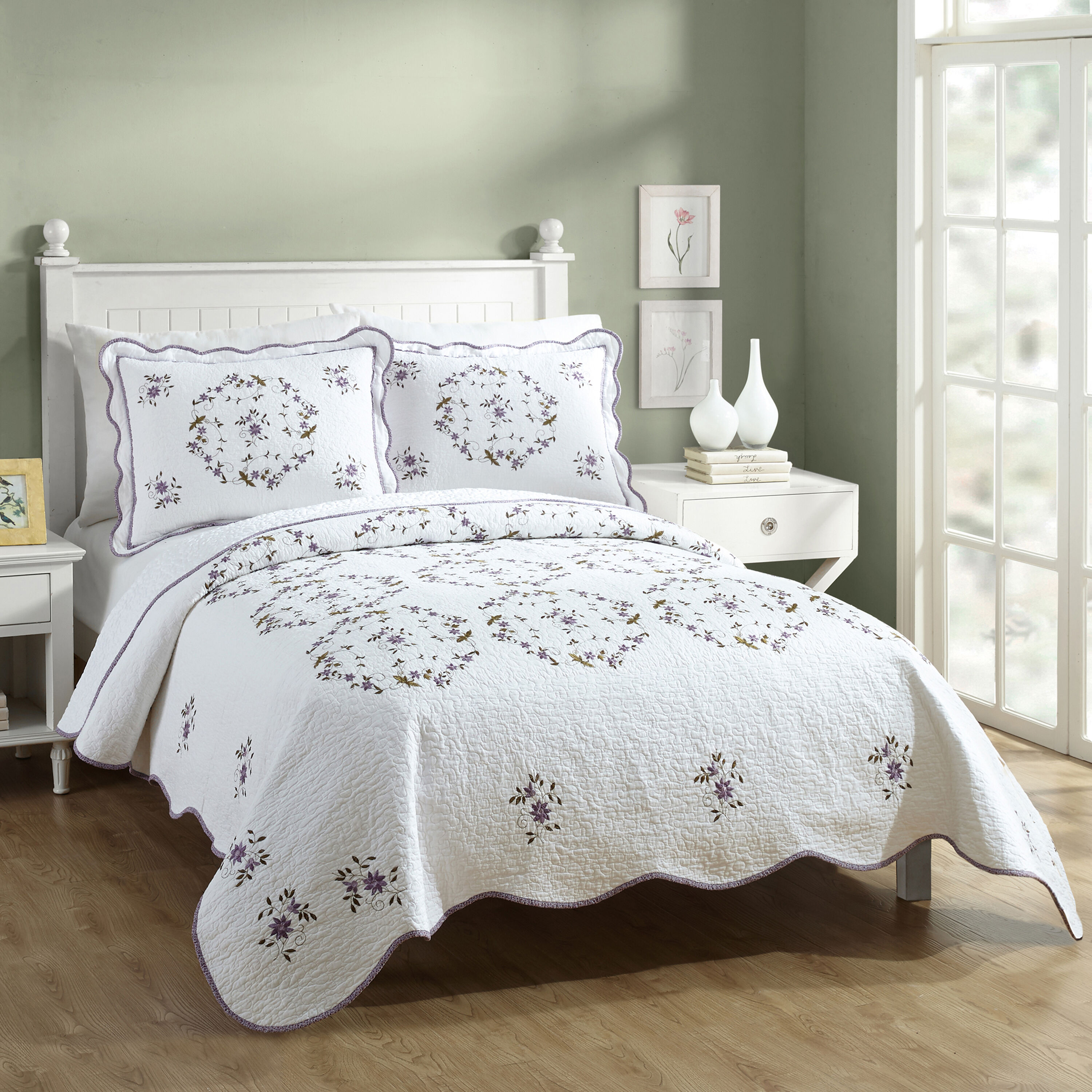 Modern Heirloom A134C08PRNDS Gwen 3 -Piece White Full/Queen Quilt Set