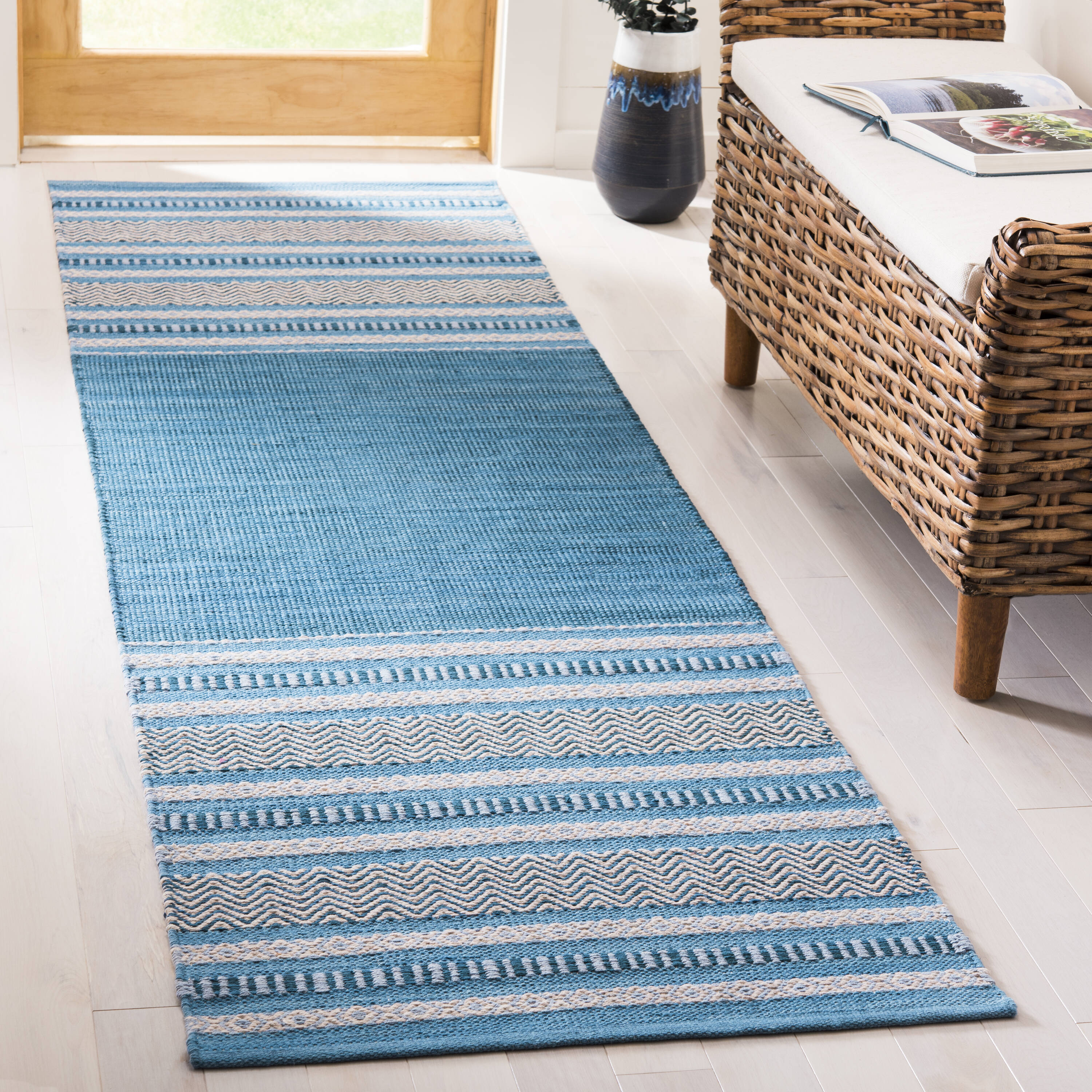 Safavieh MTK214A-28 Montauk Gibson 2 x 8 (ft) Cotton Blue/Gray Rectangular Indoor Stripe Coastal Runner rug