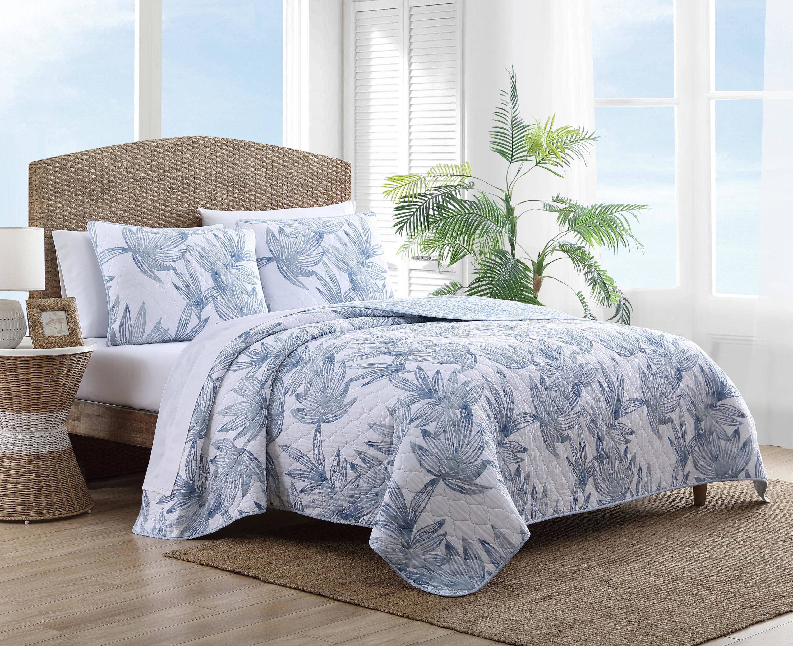Tommy Bahama USHSA91168613 Kayo Quilt 3 -Piece Blue Canal King Quilt Set