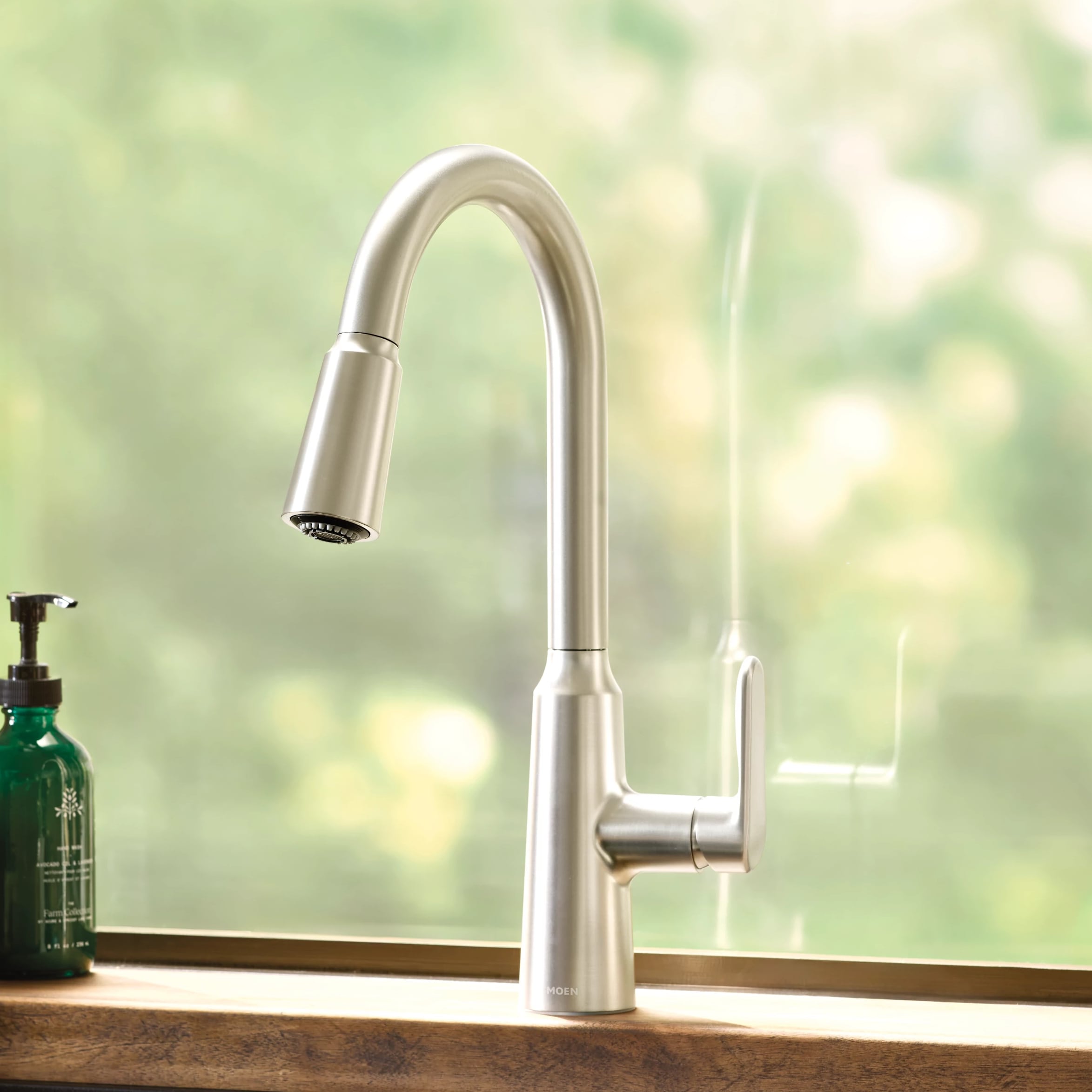 Moen Edwyn Magnetix Spot Resist Stainless Single Handle Deck-mount Pull-down Kitchen Faucet with Sprayer (Includes Deck Plate)