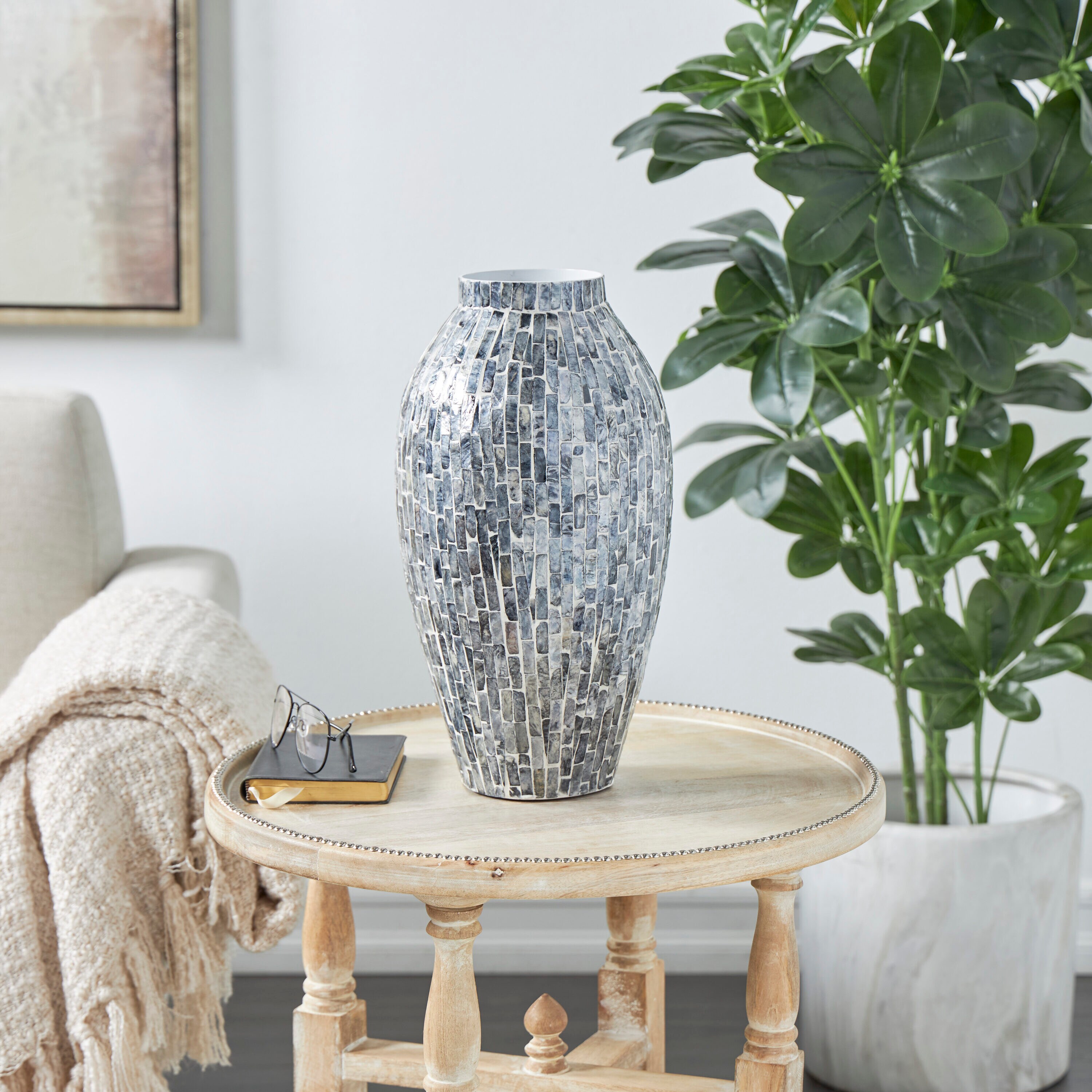 Grayson Lane 821223 Gray Shell Modern Vase