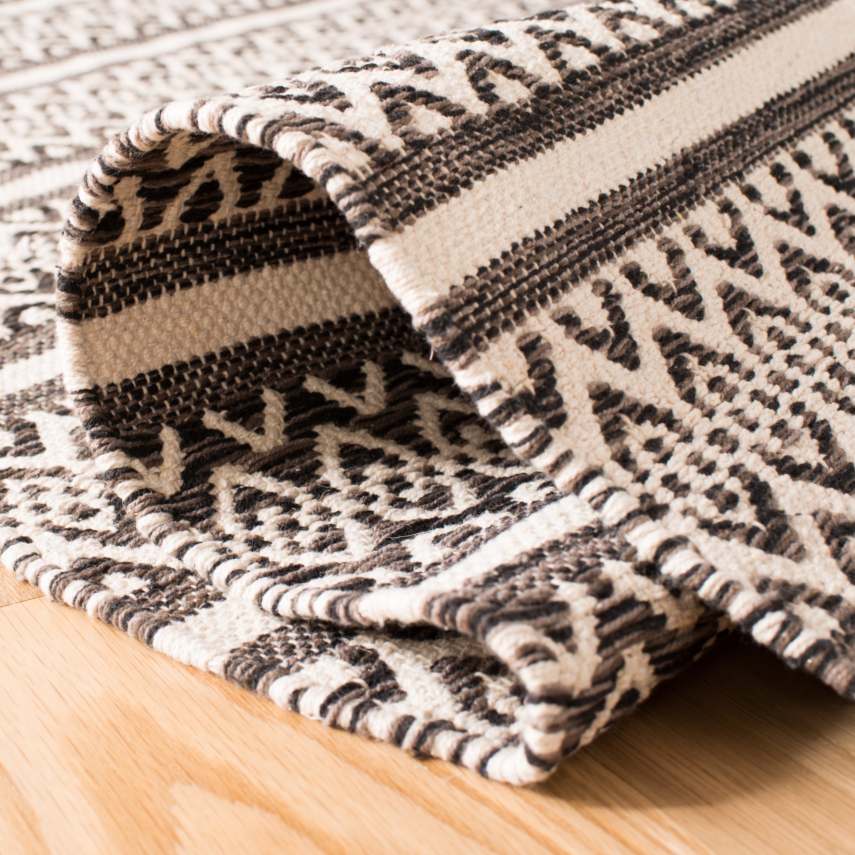 Safavieh MTK341D-4R rugs - View #5