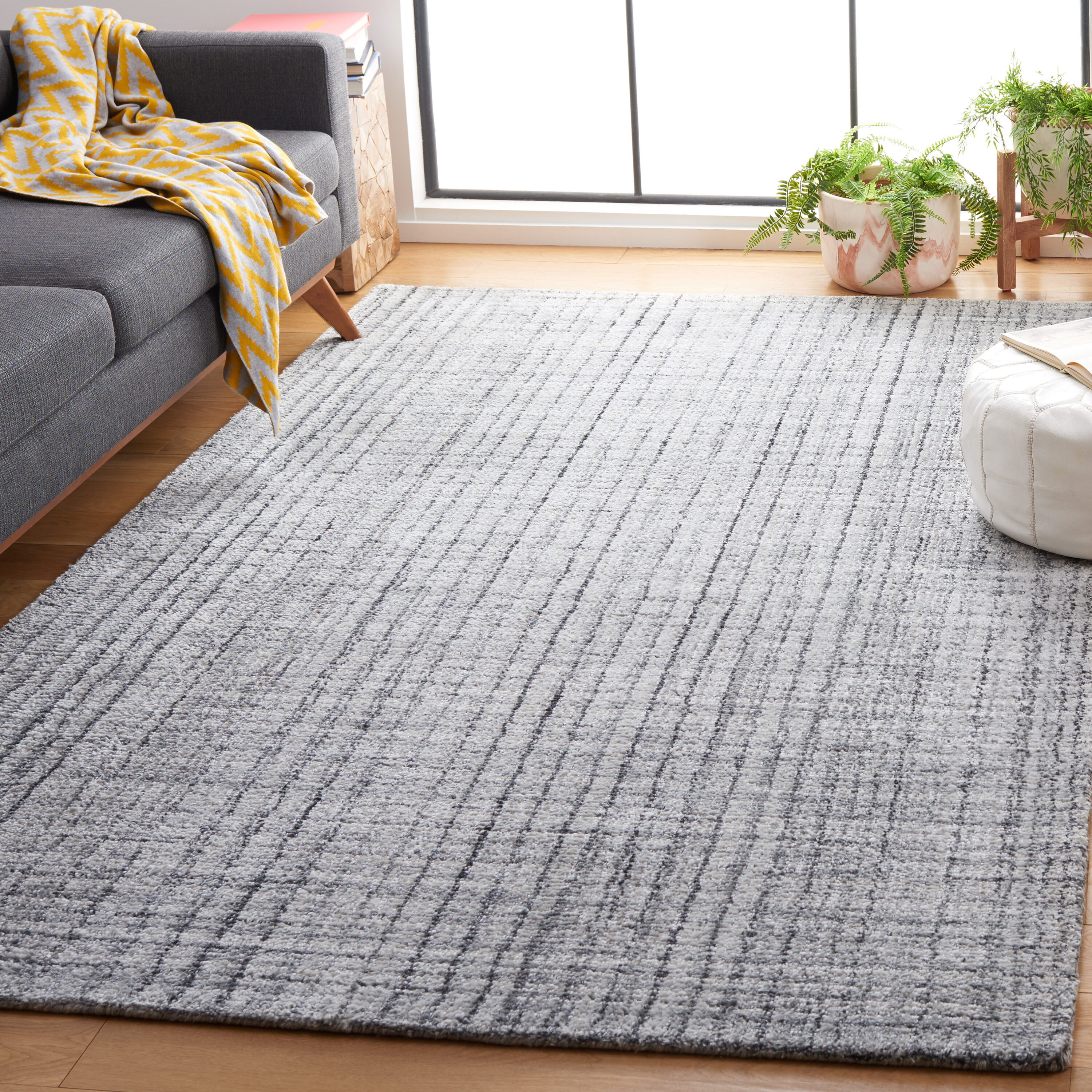 Abstract 4 x 6 (ft) Tufted Polyester Grey/Ivory Rectangular Indoor Abstract Mid-Century Modern Spot Clean Only Area rug