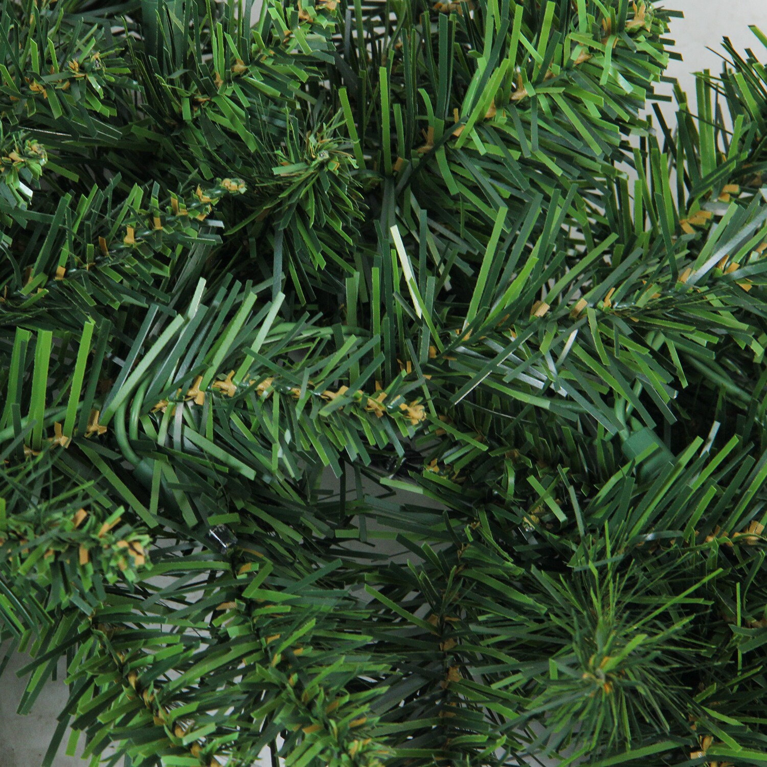 Northlight 32266435 Artificial-Christmas-Wreaths - View #3