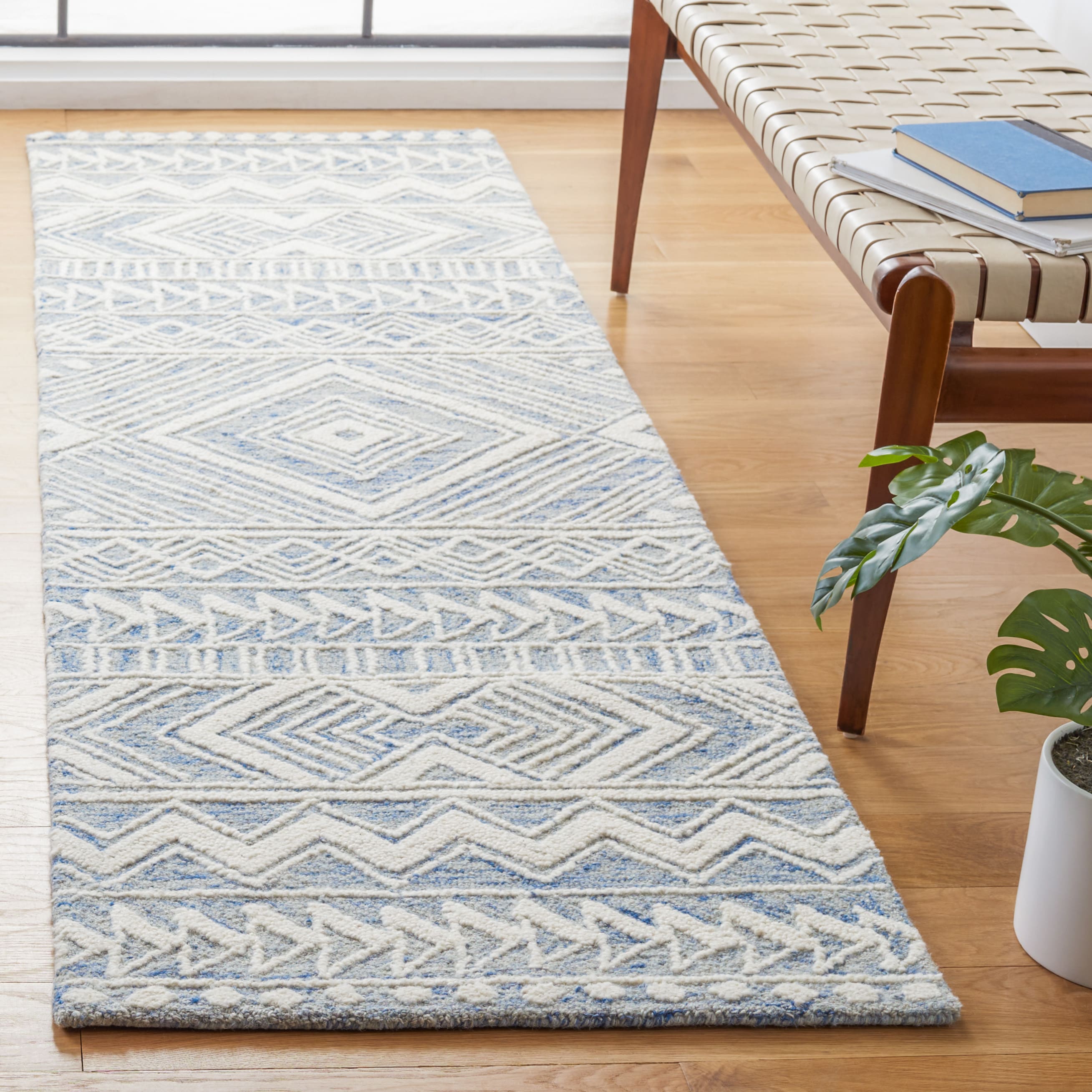 Safavieh MET908M-28 Metro Baiba 2 x 8 (ft) Tufted Wool Blue/Ivory Rectangular Indoor Abstract Bohemian/Eclectic Runner rug
