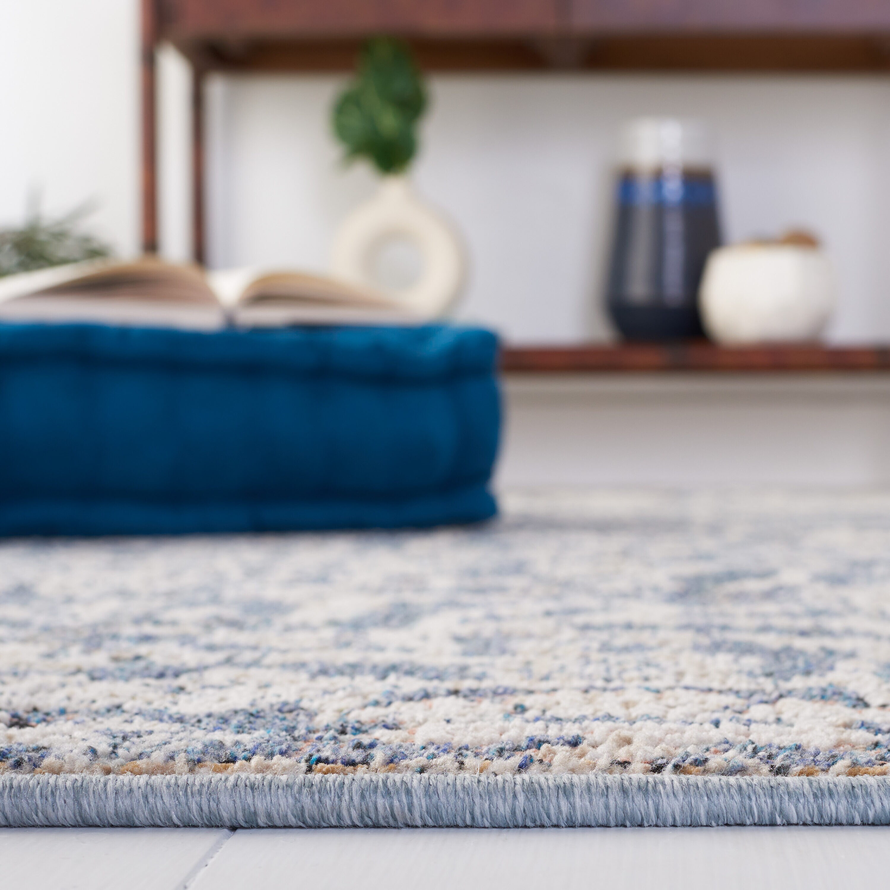 Safavieh VIV561N-5 rugs - View #4