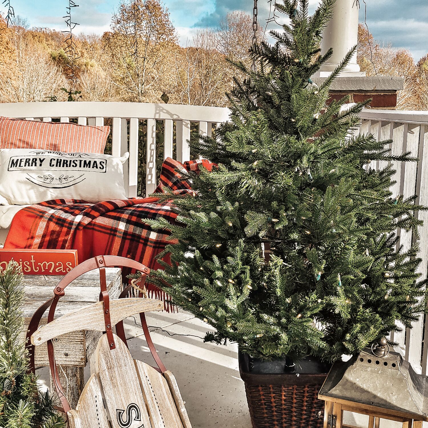 Fraser Hill Farm FFAD048P-5GR Artificial-Christmas-Trees - View #7