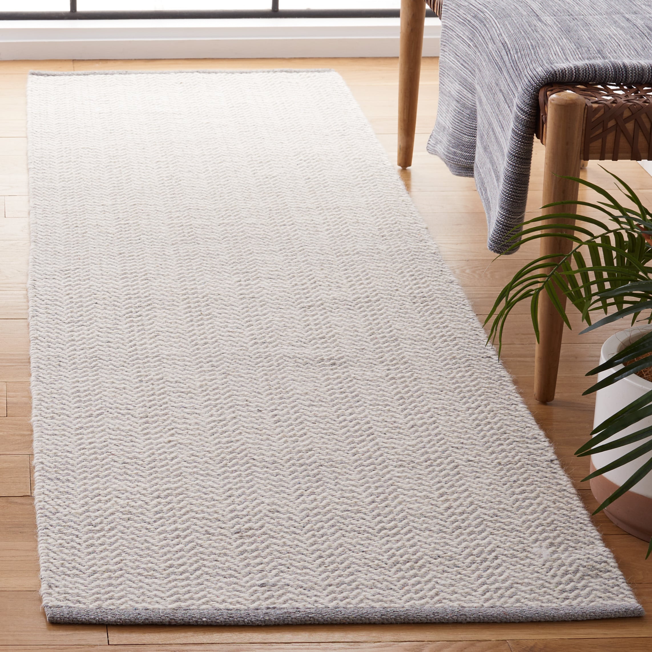  Vermont 902 Gray/Ivory Contemporary 2ft-3in x 8ft Runner Rug