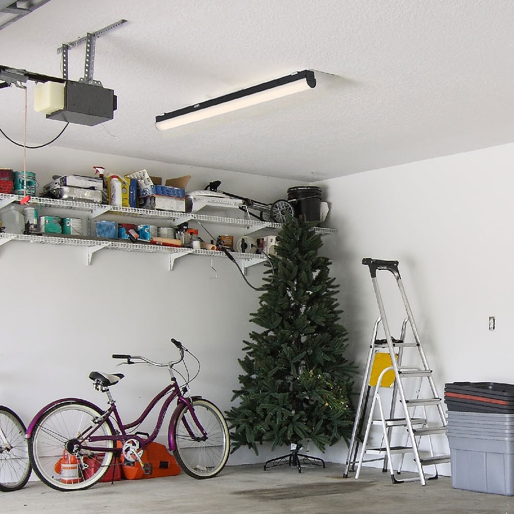 Designers Fountain ST8LSWDMDSCB 8-ft 1 -Light Switchable white LED Strip Light Fixture