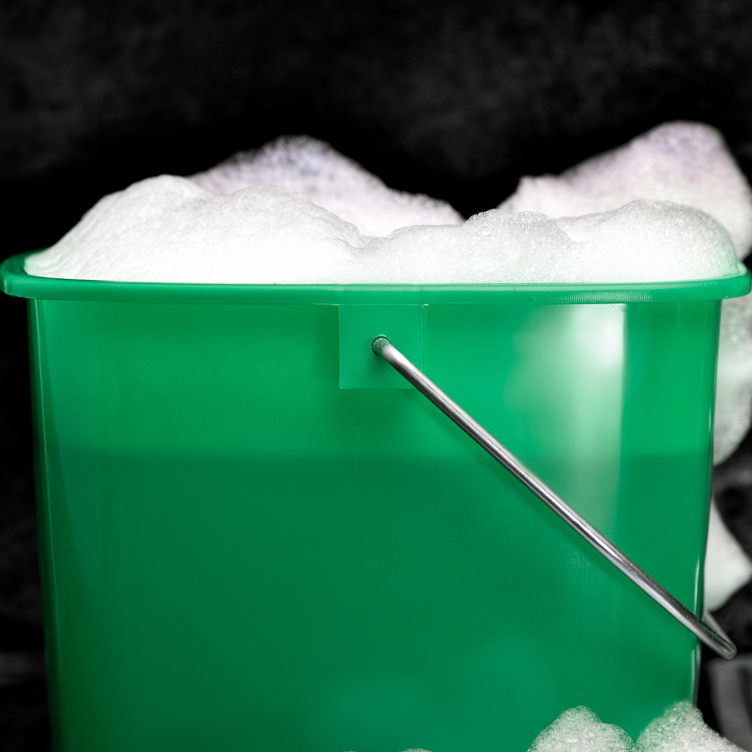 RW Clean 8 Qt Square Green Plastic Cleaning Bucket - with Plastic Handle -  9 3/4 x 9 3/4 x 7 1/2 - 1 count box