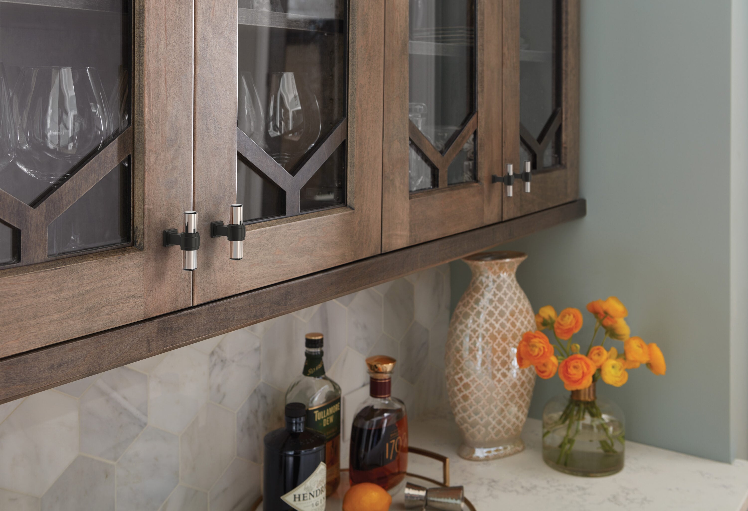 Glacio Clear and Black Bronze Bar Cabinet Knob