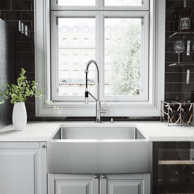 VIGO Bedford 30-in x 22.25-in Stainless Steel Single Bowl Undermount Commercial/Residential Workstation Kitchen Sink All-in-One Kit VIGO Bedford 30-in x 22.25-in Stainless Steel Single Bowl Undermount Commercial/Residential Workstation Kitchen Sink All-in-One Kit